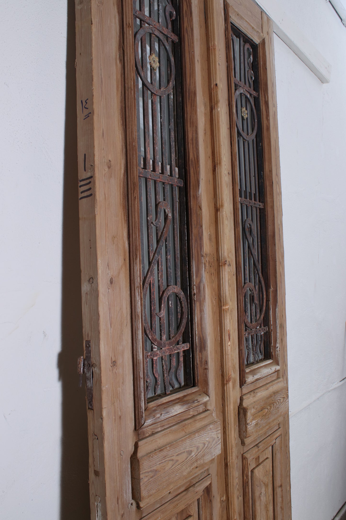 VINTAGE DBL FRENCH METAL DOOR L022