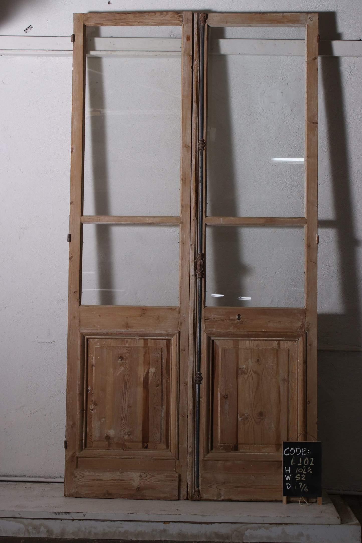VINTAGE DBL FRENCH GLASS DOOR L101