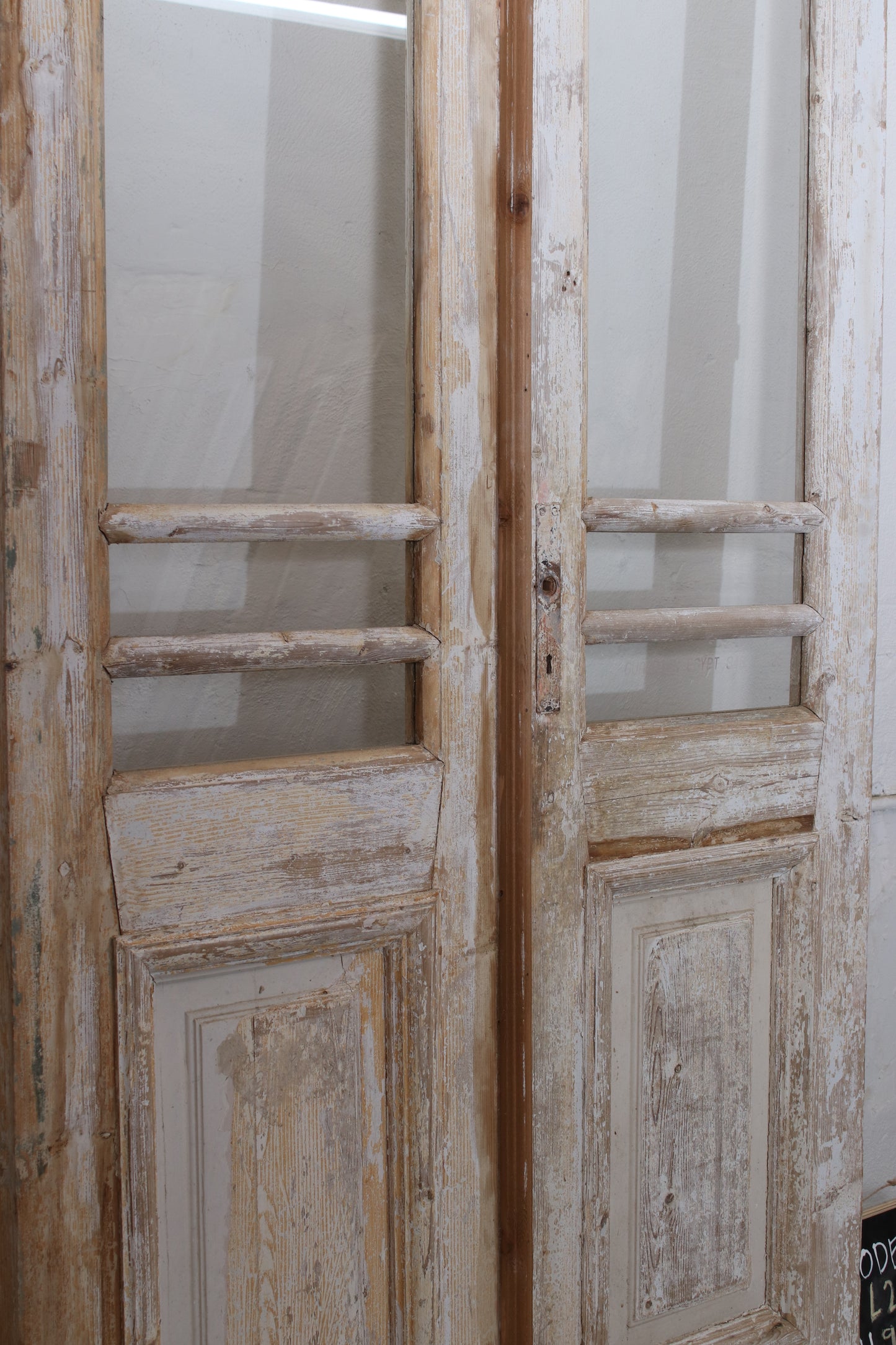 VINTAGE DBL FRENCH GLASS DOOR L213