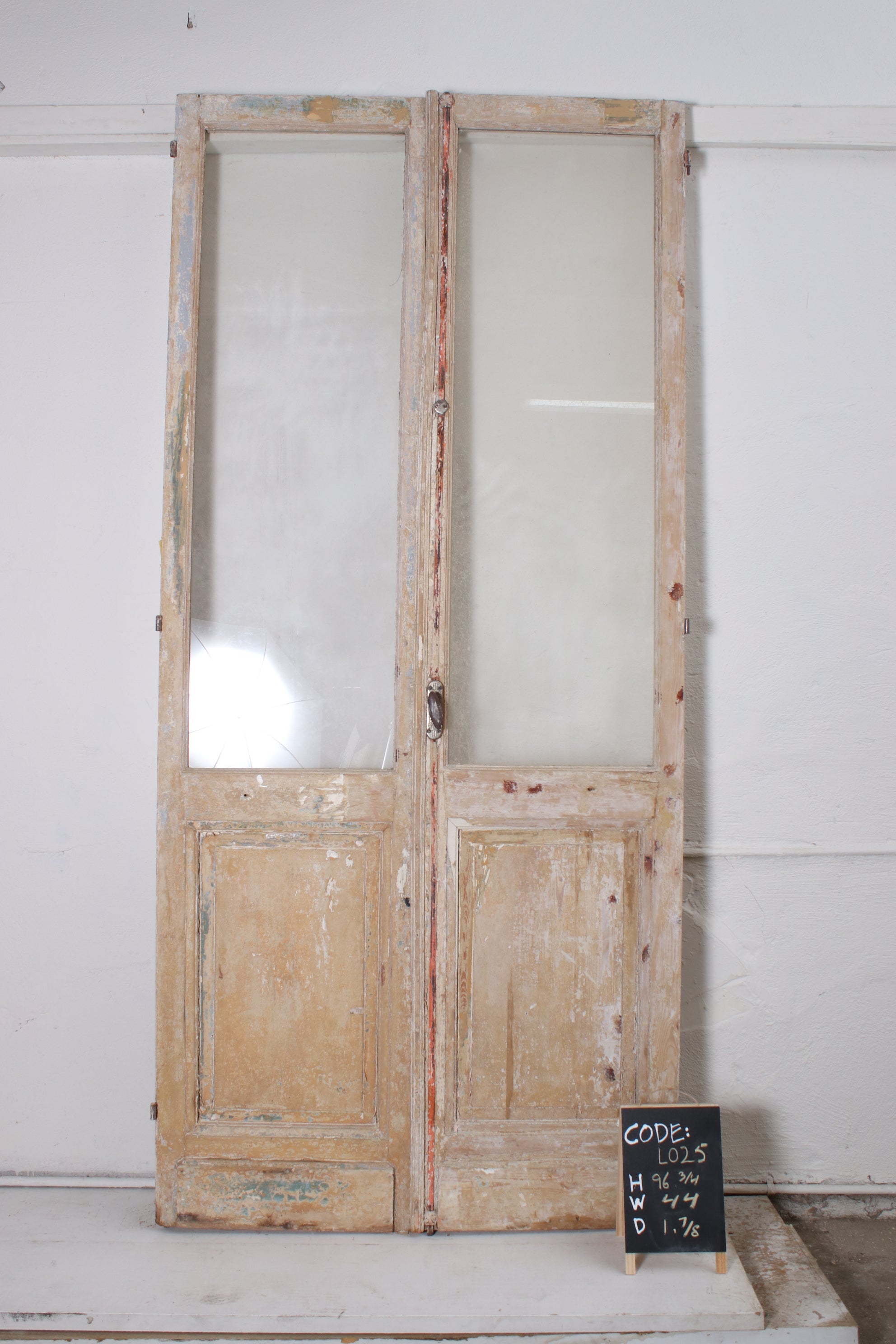 VINTAGE DBL FRENCH GLASS DOOR L025