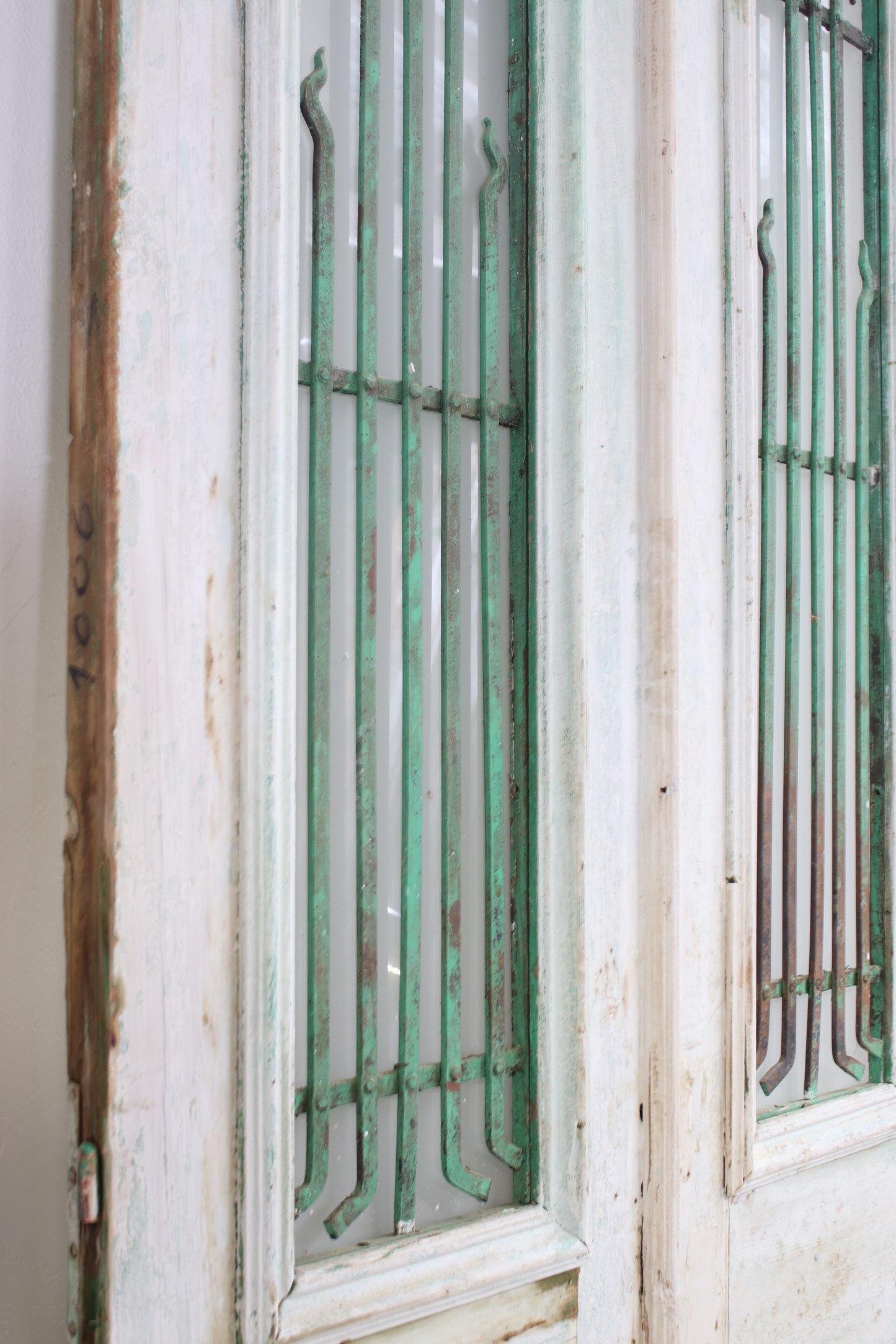 VINTAGE DBL GLASS METAL FRENCH DOOR L045