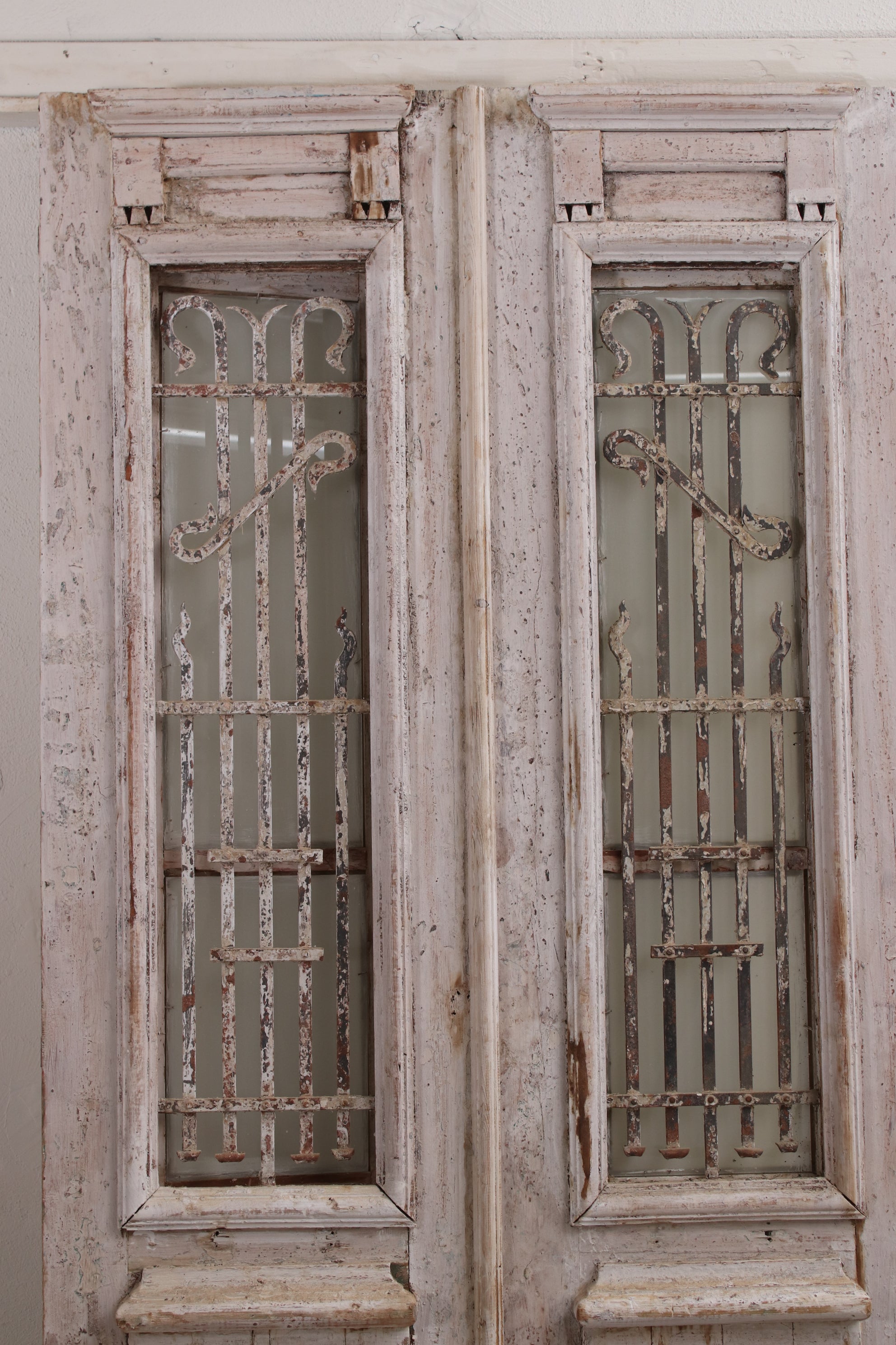 VINTAGE DBL GLASS METAL FRENCH DOOR L095