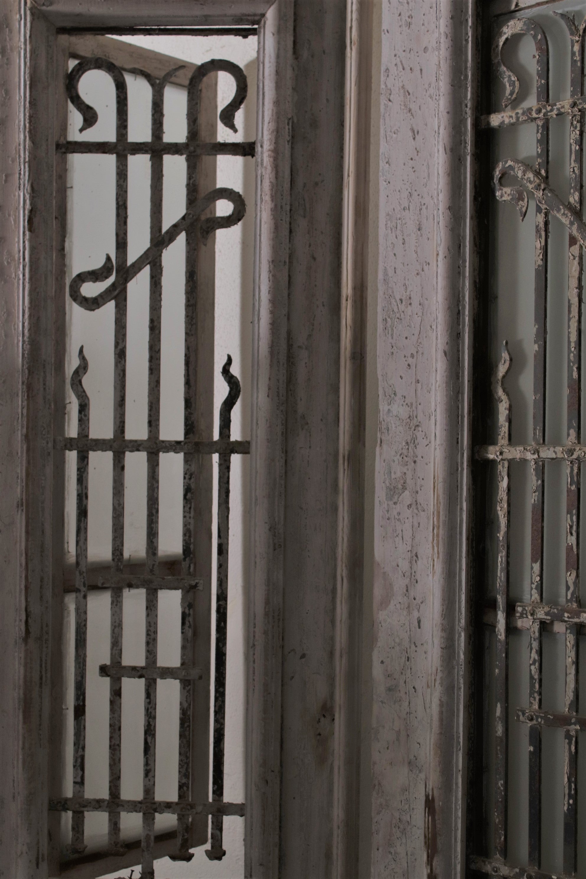 VINTAGE DBL GLASS METAL FRENCH DOOR L095