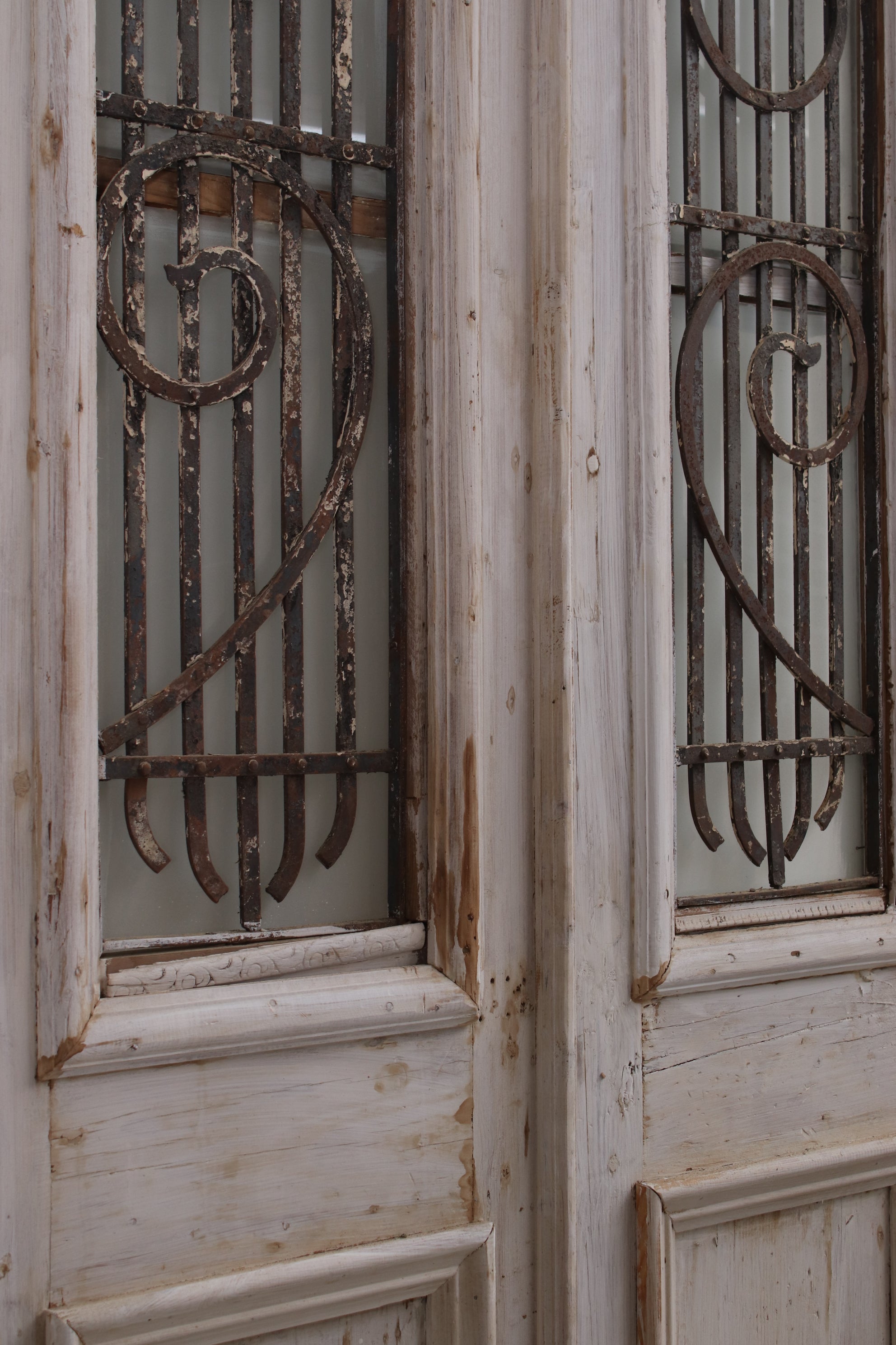 VINTAGE DBL GLASS METAL FRENCH DOOR L096