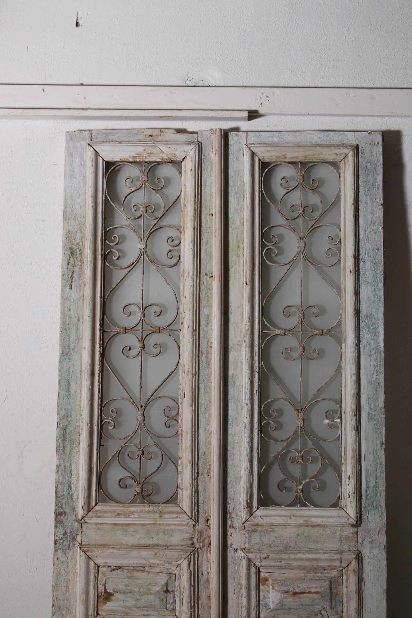 VINTAGE DBL GLASS METAL FRENCH DOOR L104