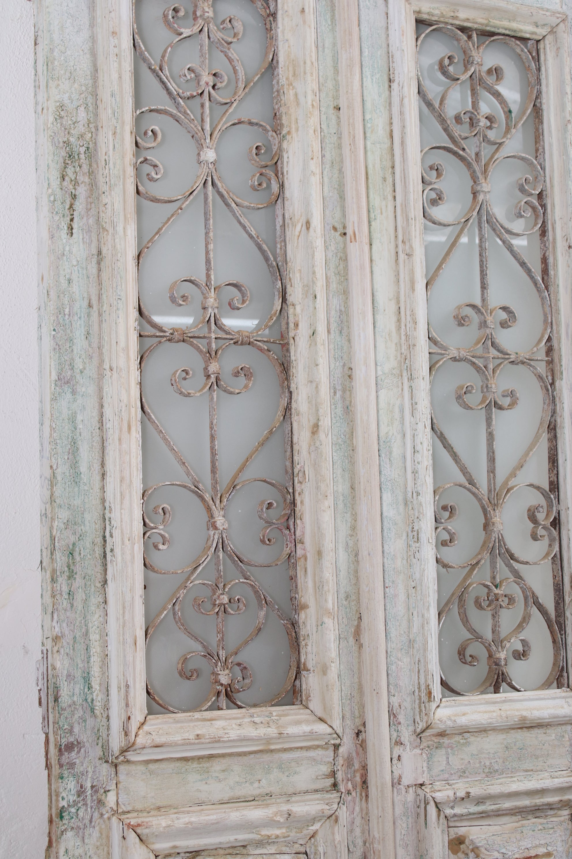 VINTAGE DBL GLASS METAL FRENCH DOOR L104