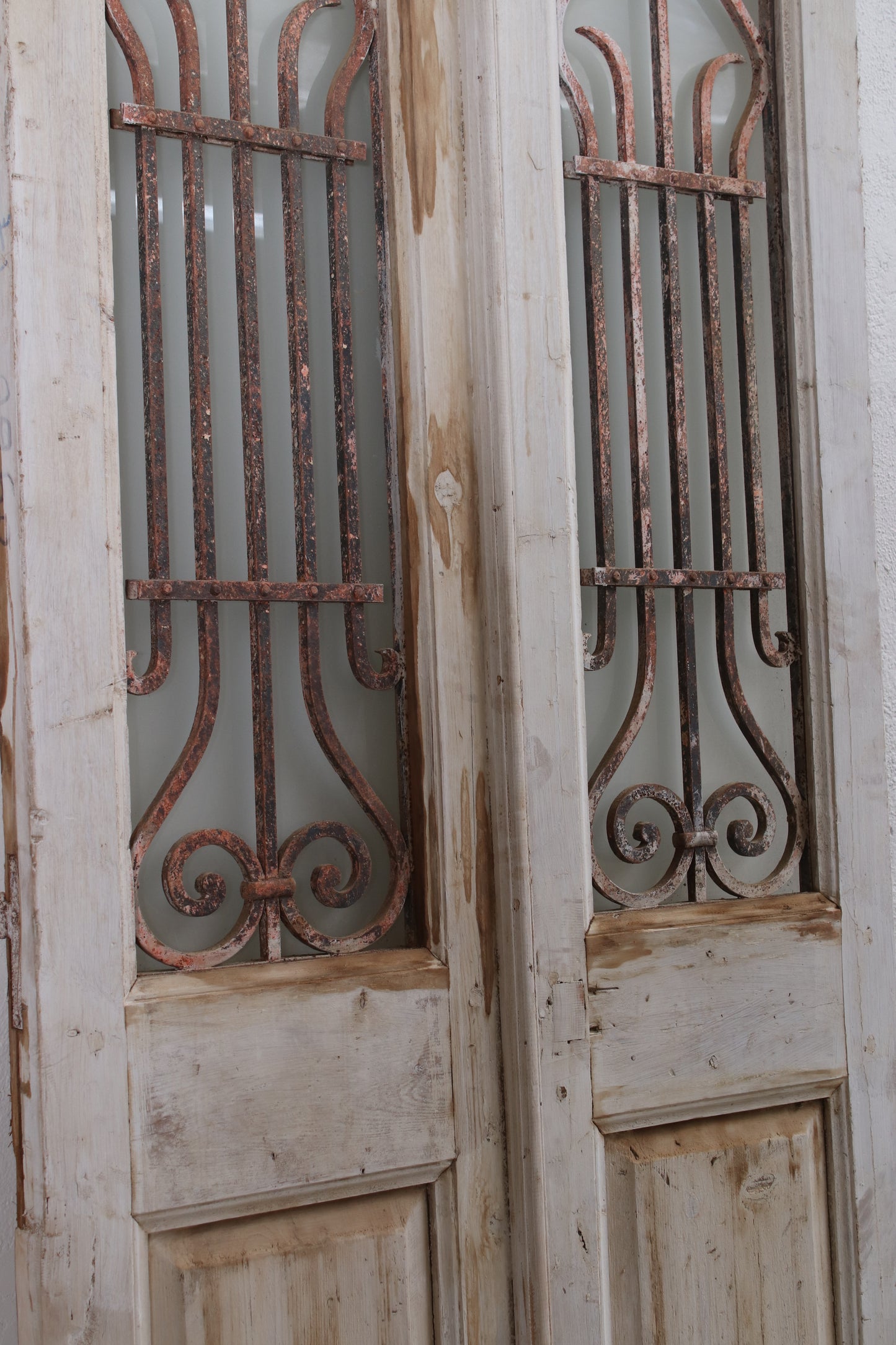 VINTAGE DBL GLASS METAL FRENCH DOOR L105
