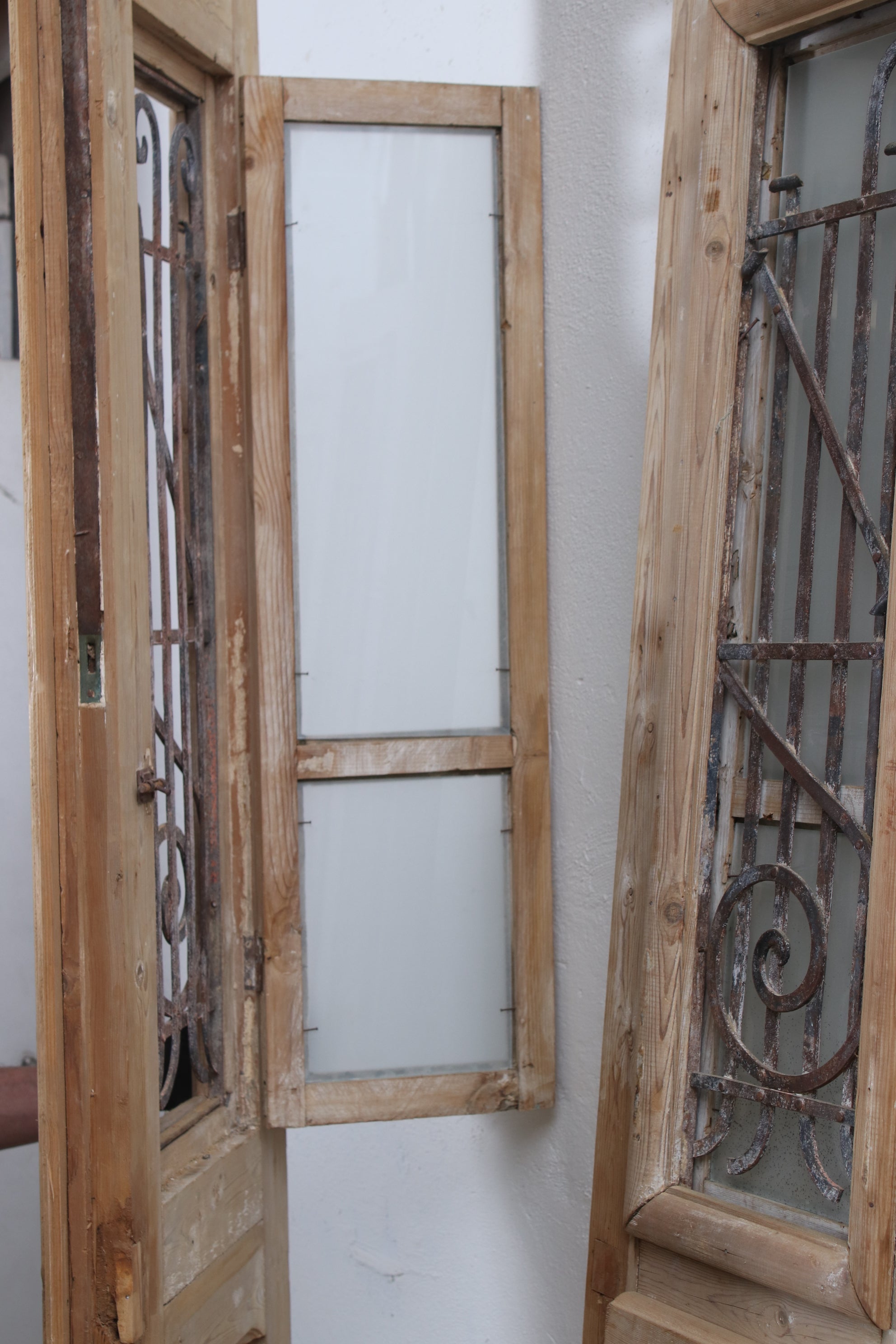 VINTAGE DBL GLASS METAL FRENCH DOOR L107