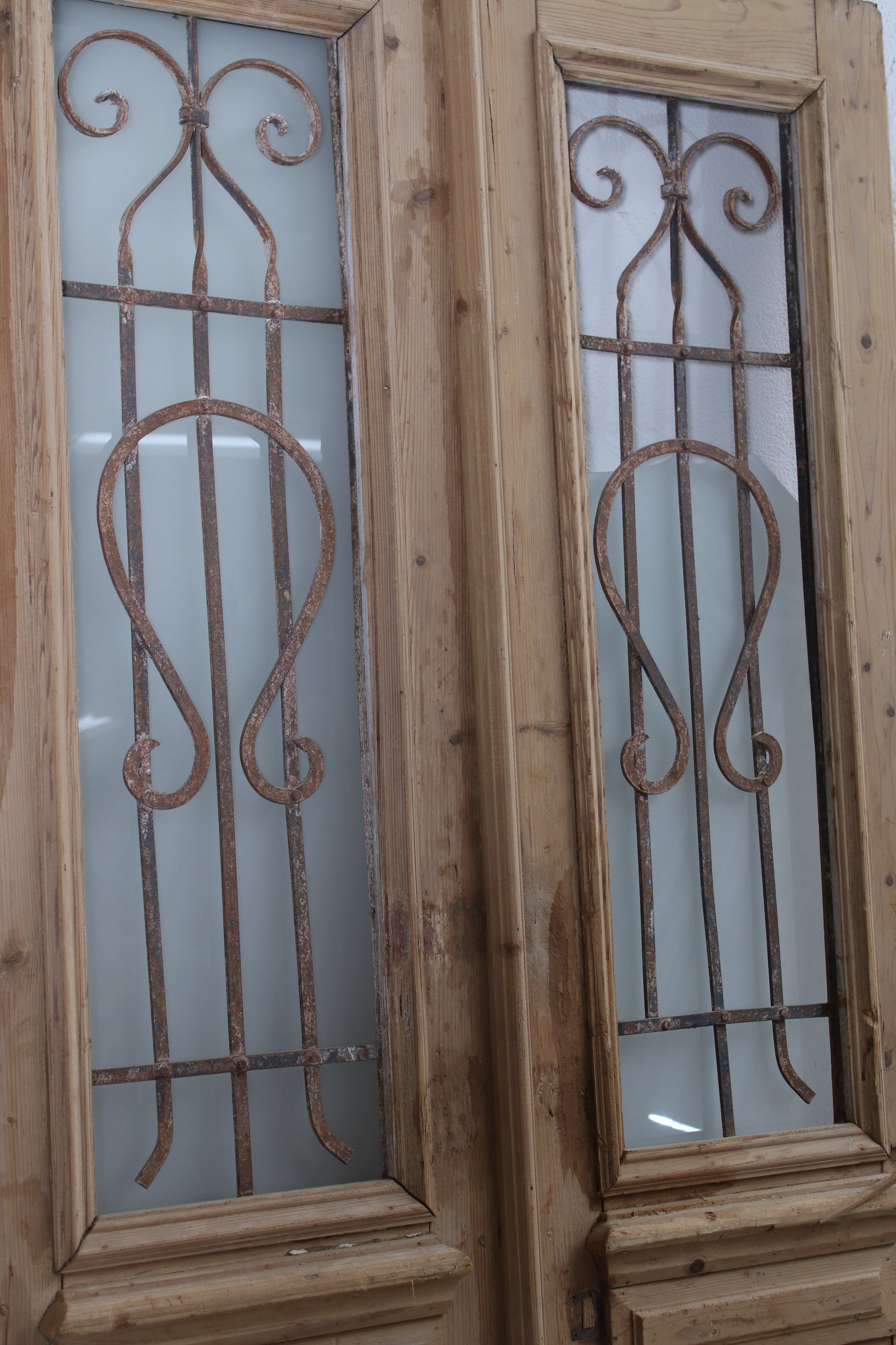 VINTAGE DBL GLASS METAL FRENCH DOOR L108