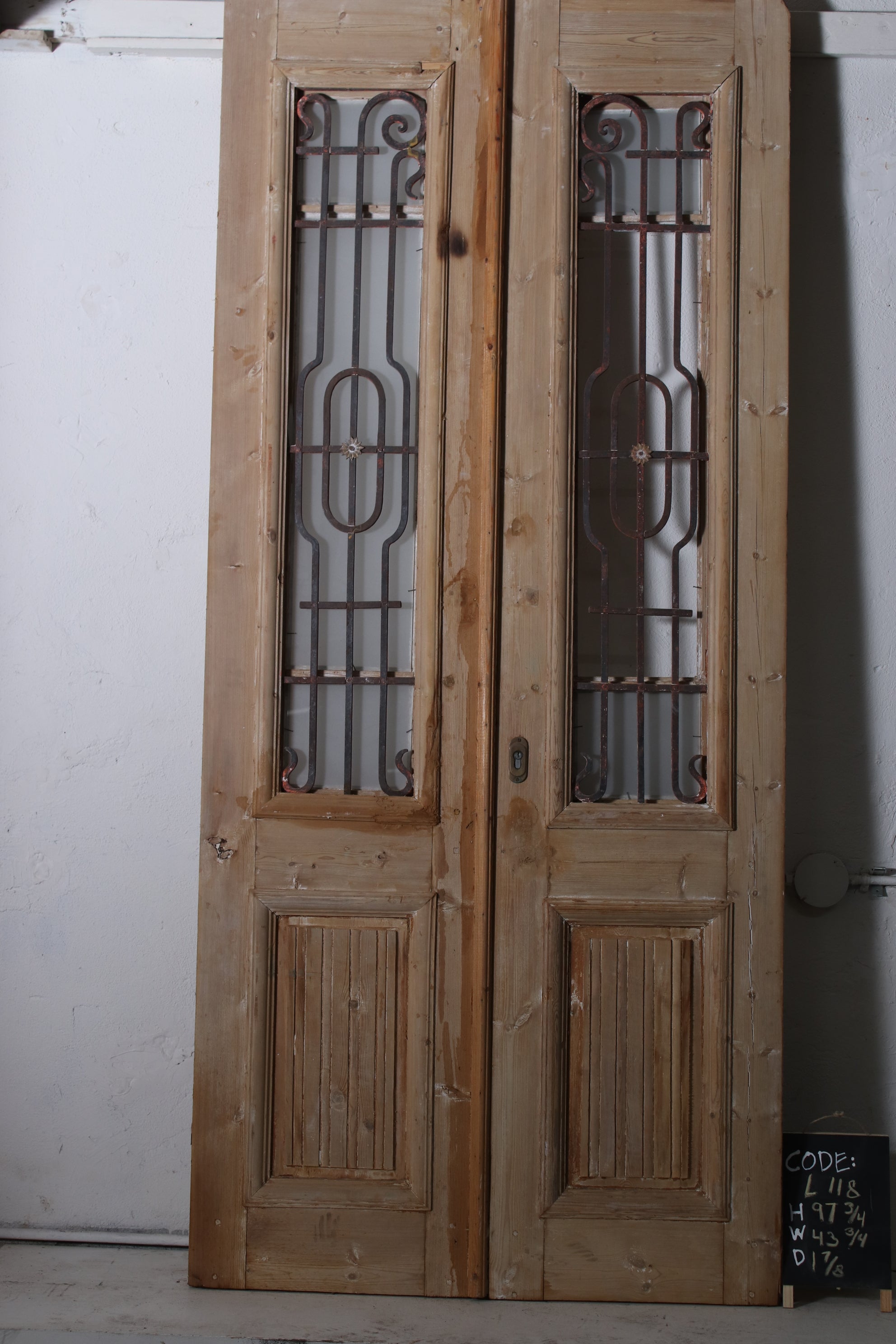 VINTAGE DBL GLASS METAL FRENCH DOOR L118