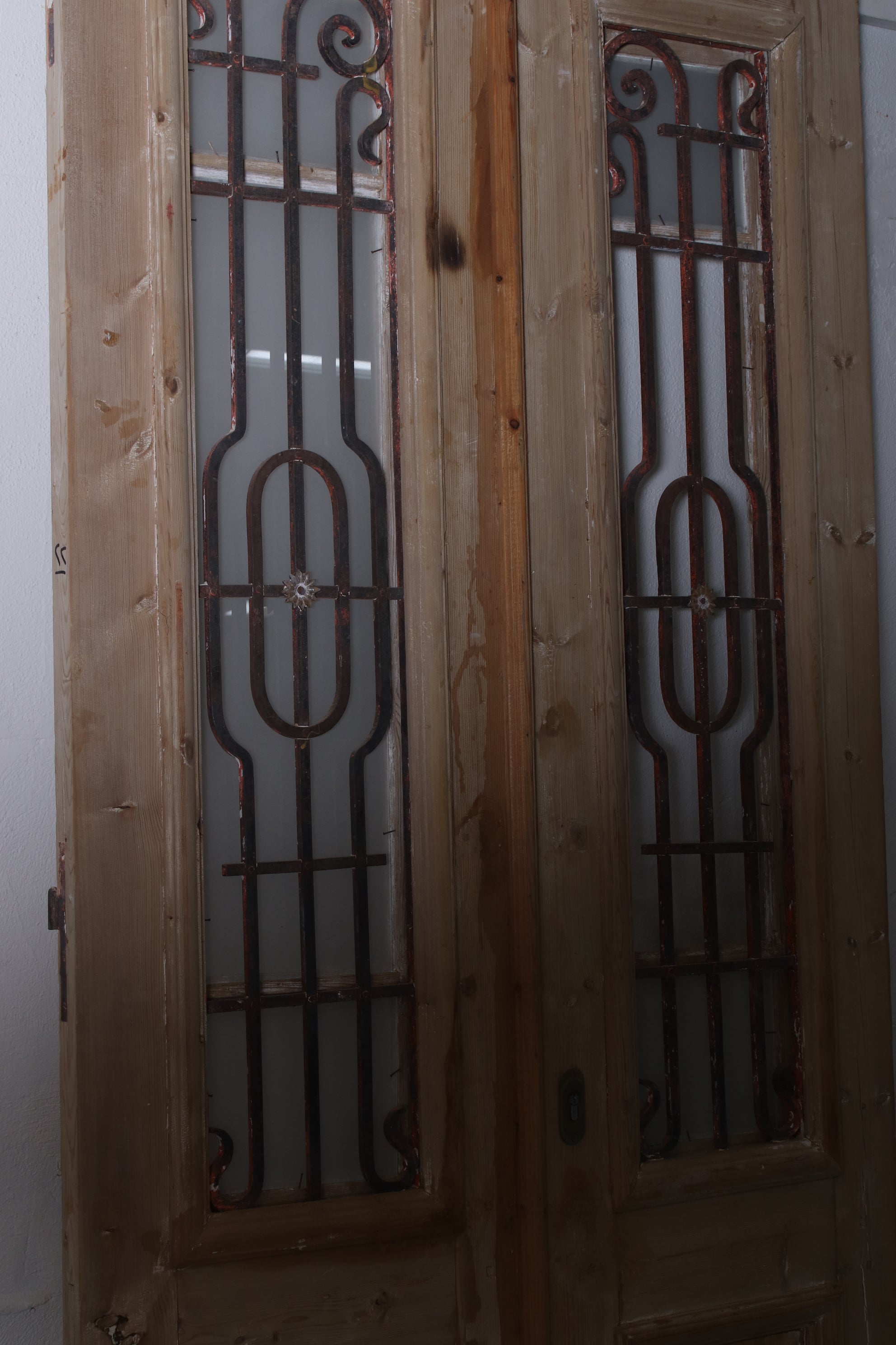 VINTAGE DBL GLASS METAL FRENCH DOOR L118