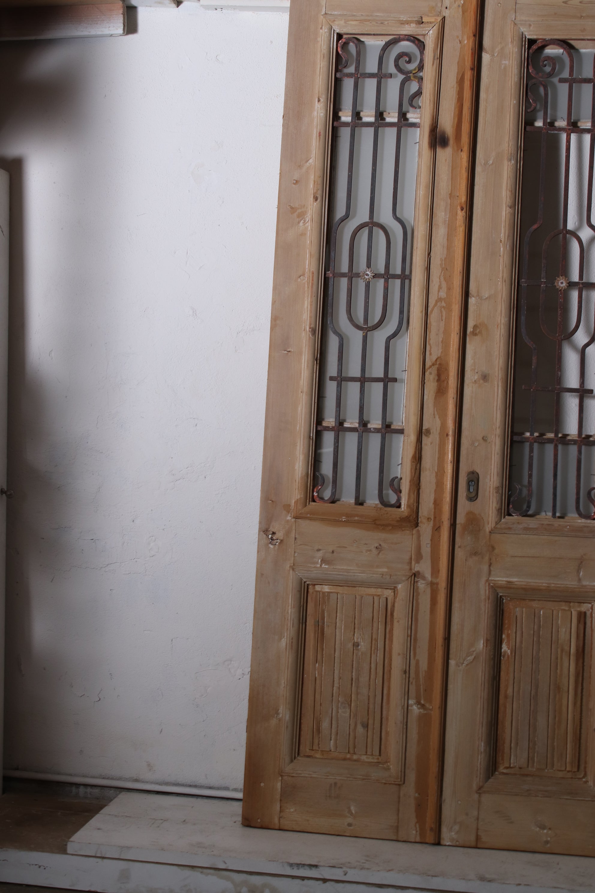 VINTAGE DBL GLASS METAL FRENCH DOOR L118