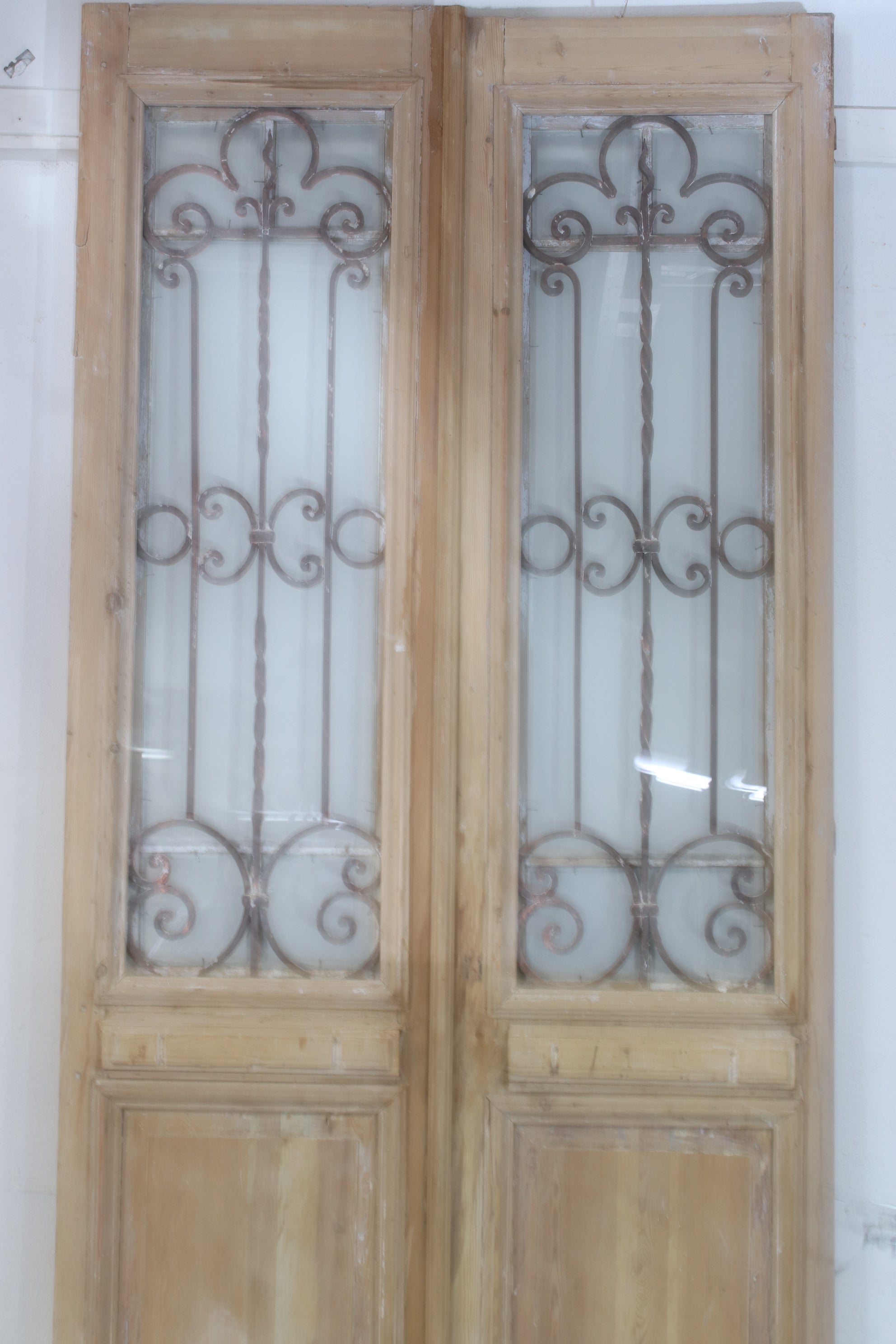 VINTAGE DBL FRENCH METAL GLASS DOOR L153