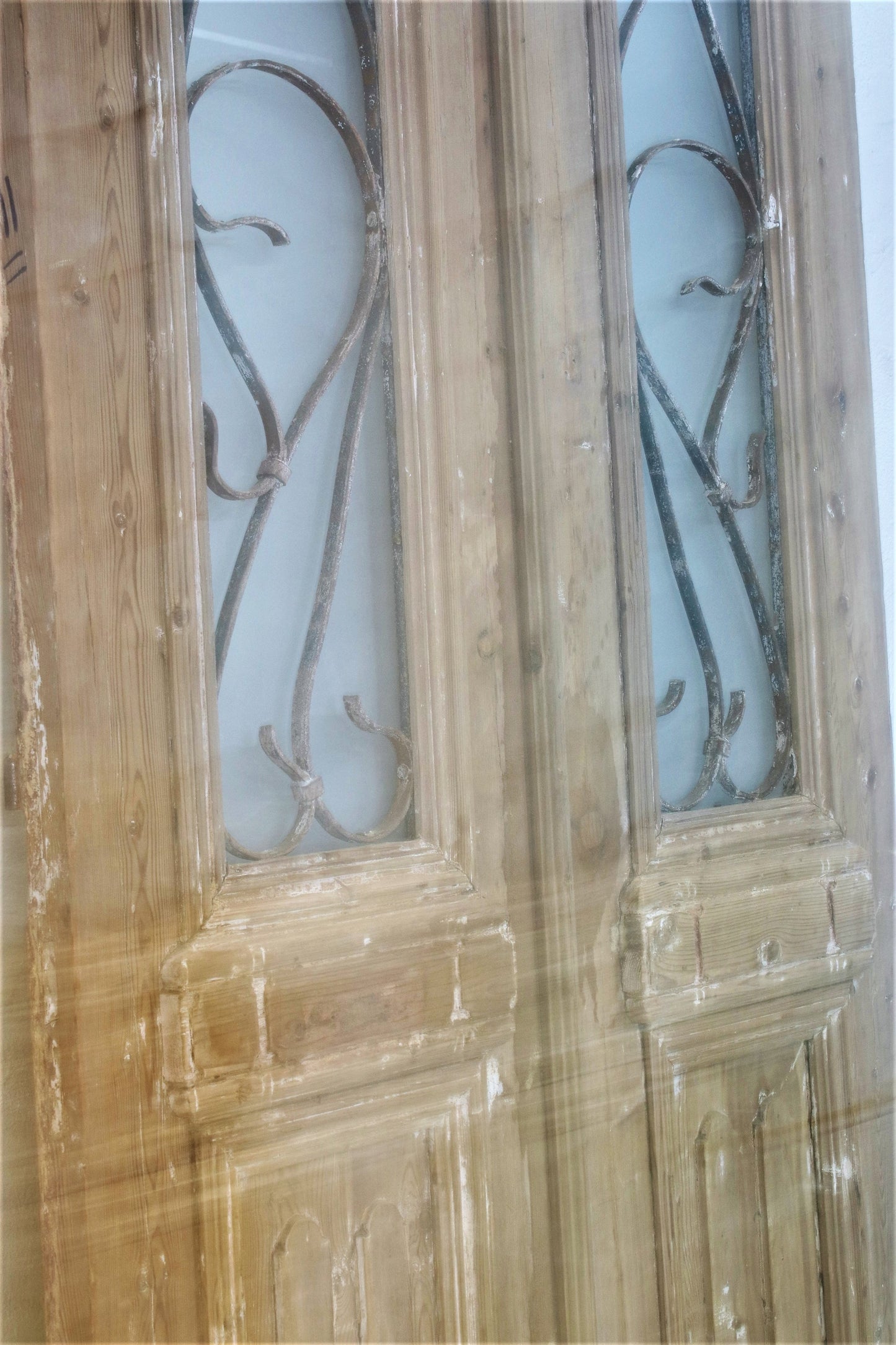 VINTAGE DBL FRENCH METAL GLASS DOOR L144