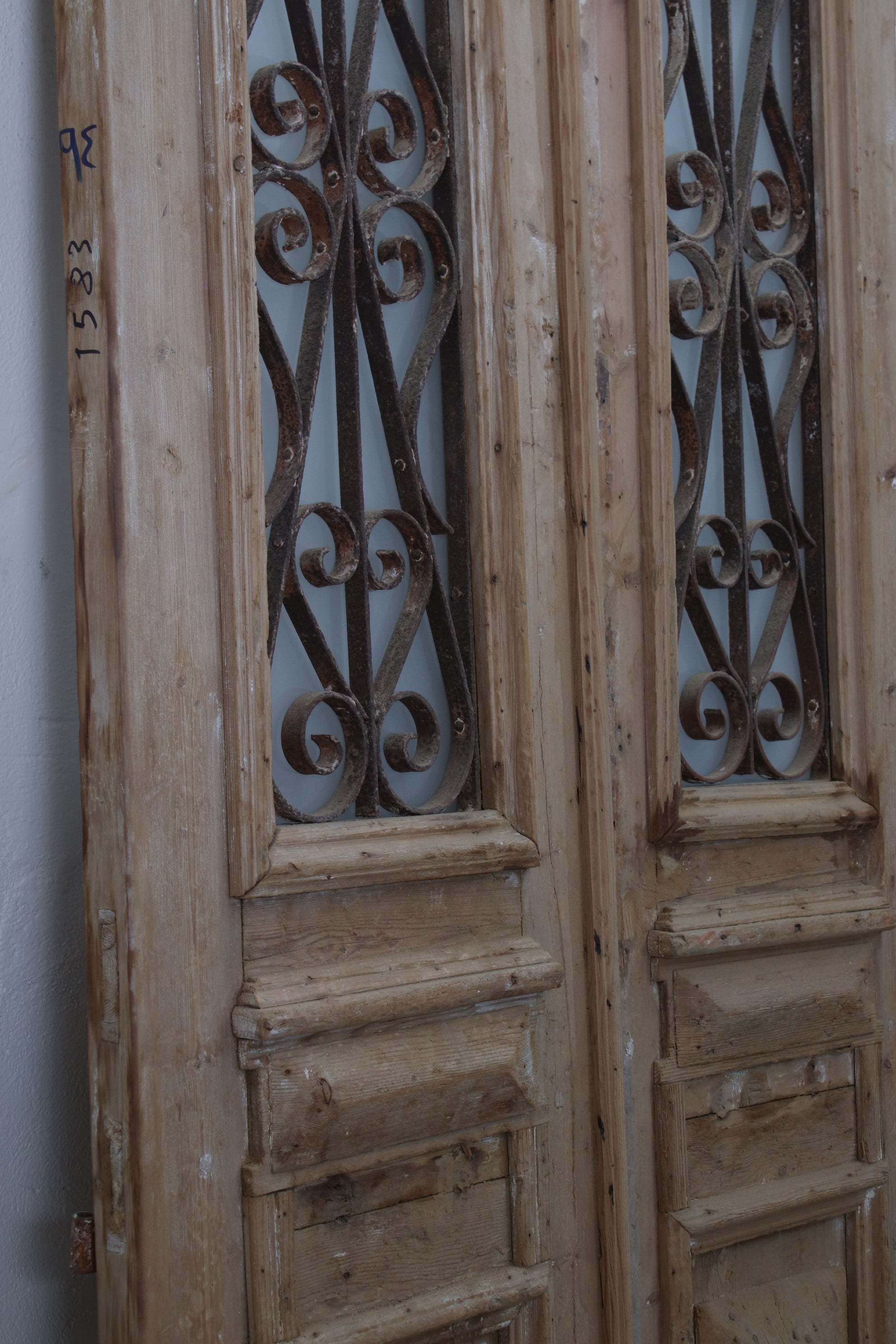 VINTAGE DBL FRENCH METAL GLASS DOOR L140