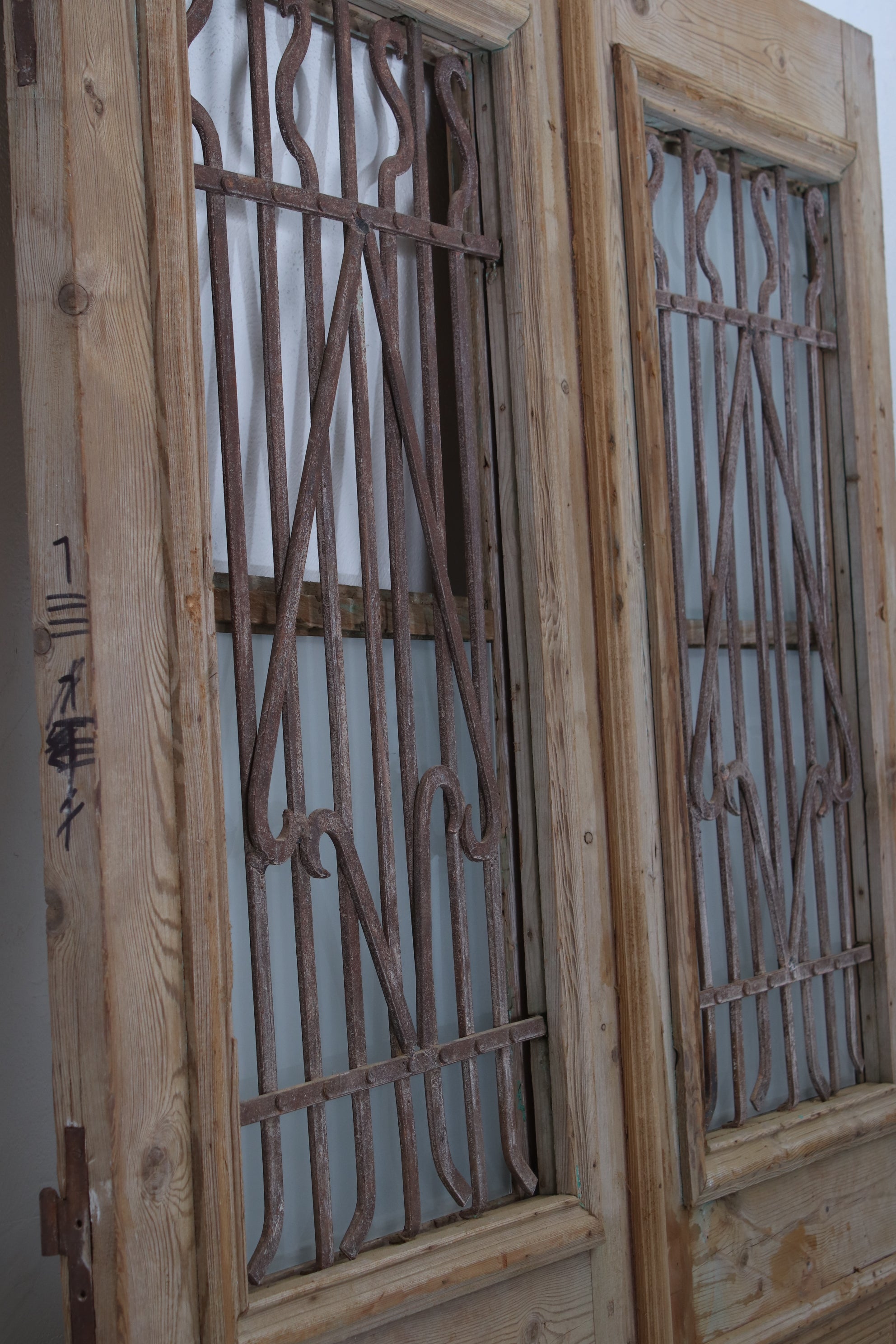 VINTAGE DBL FRENCH METAL GLASS DOOR L202.5