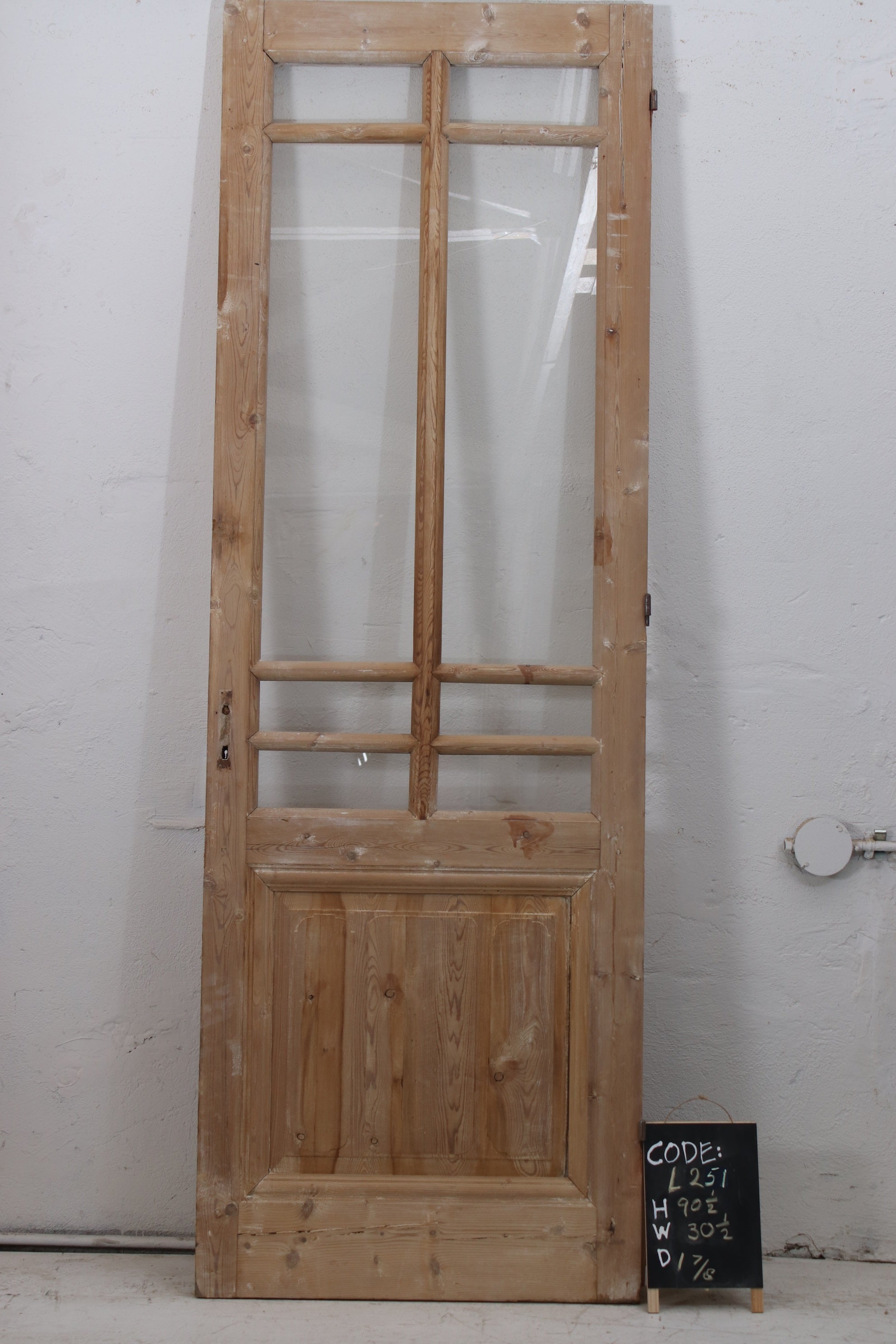 VINTAGE SINGLE GLASS DOOR L251
