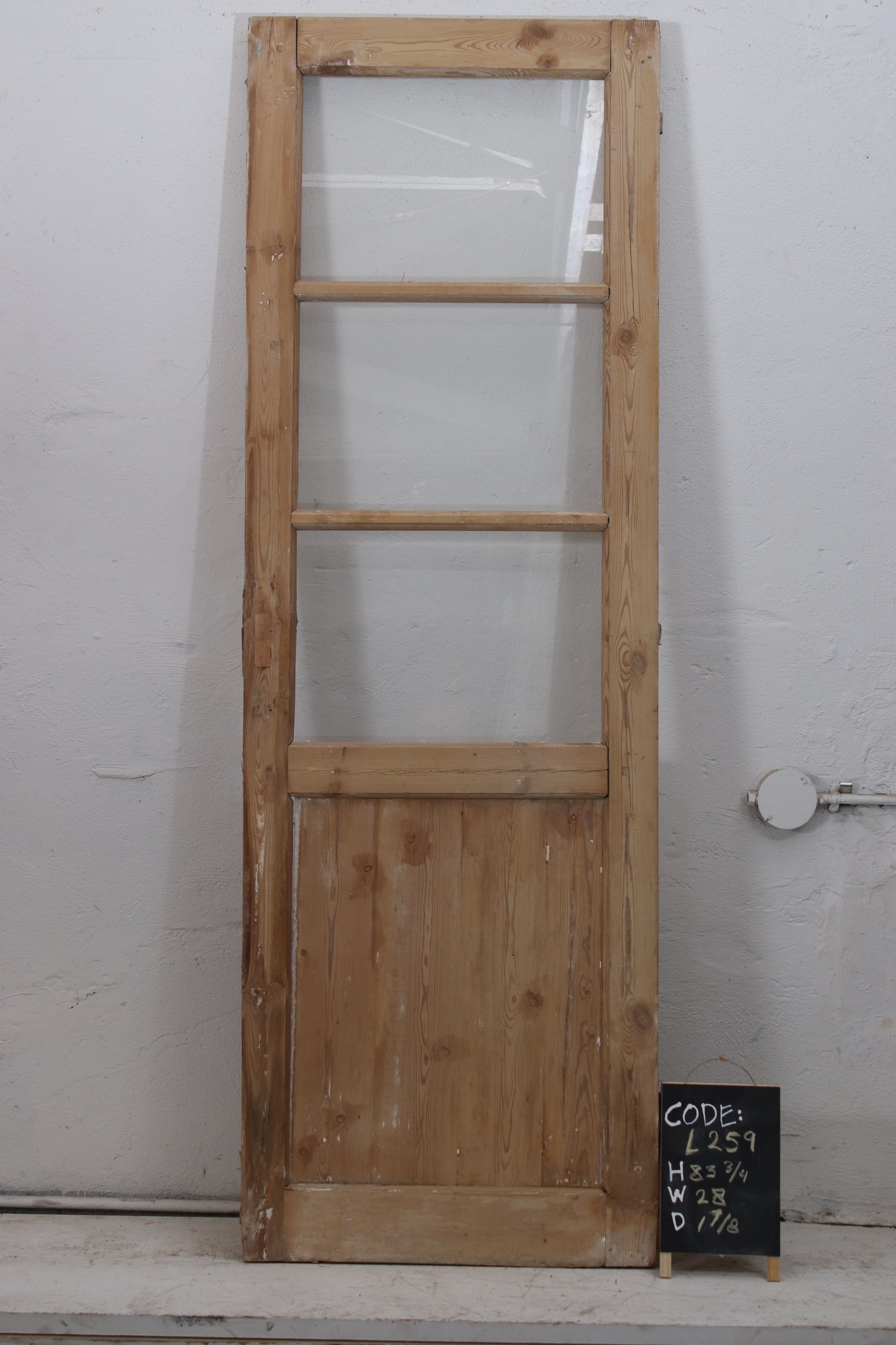 VINTAGE SINGLE GLASS DOOR L259