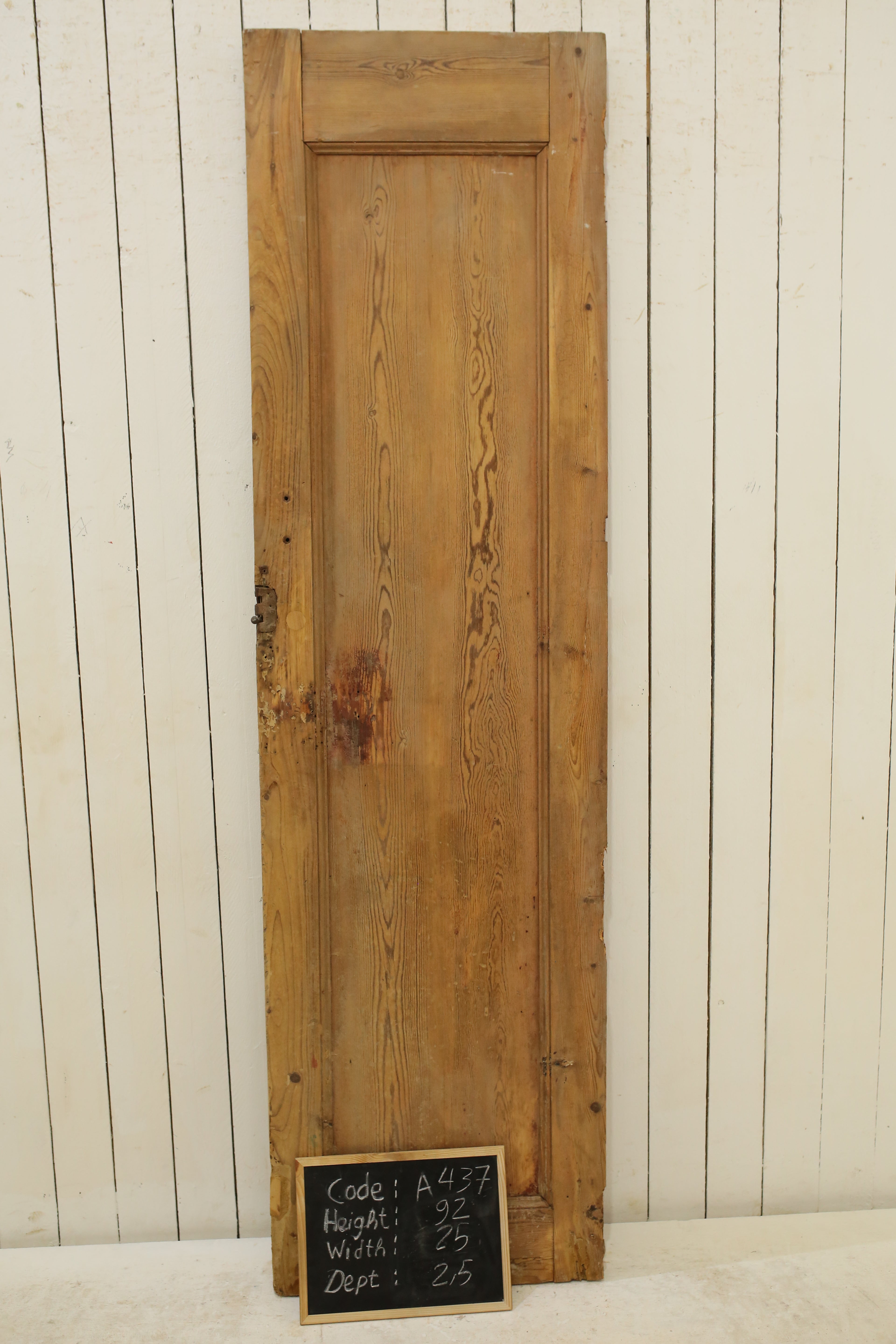 VINTAGE SINGLE DOOR A437