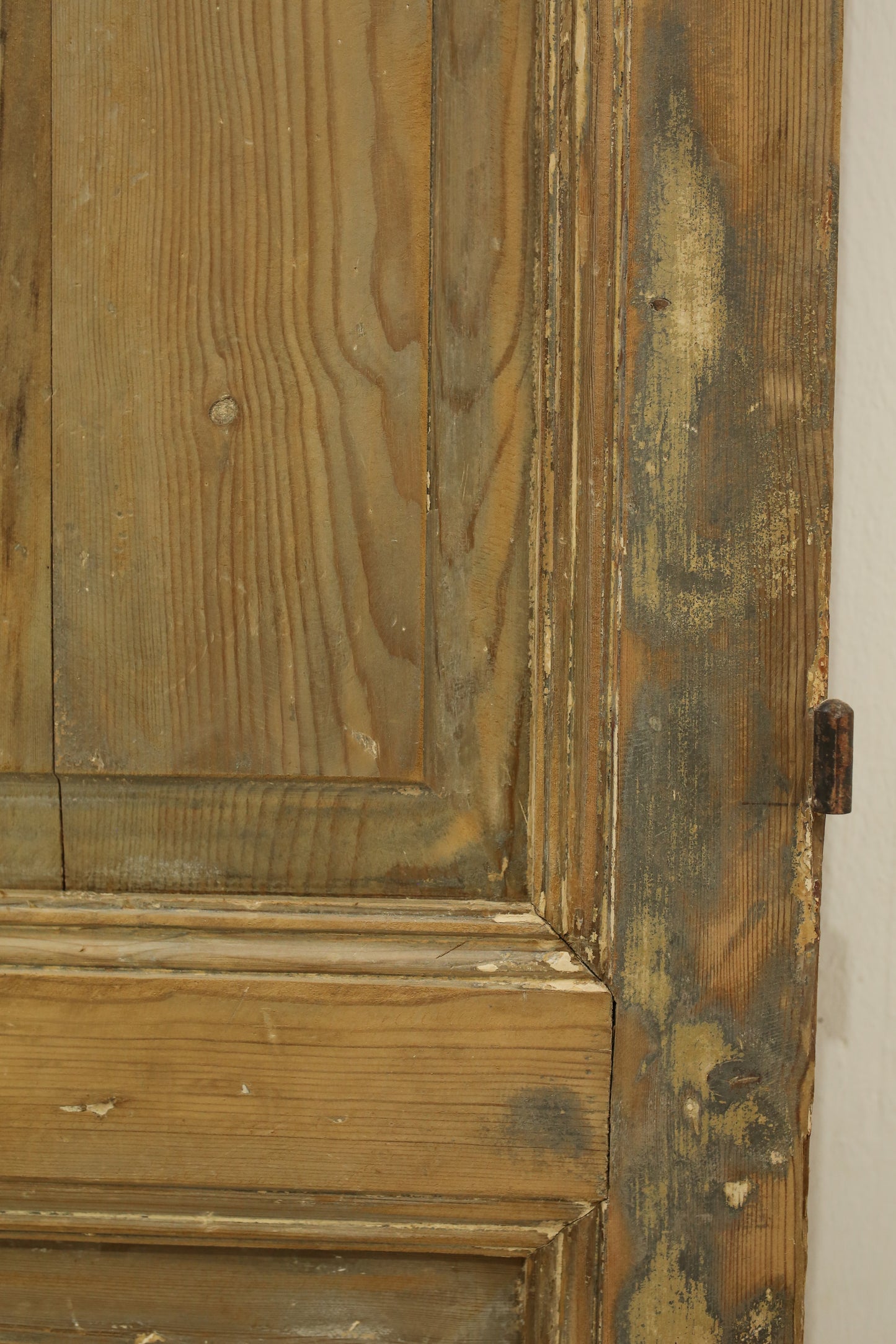 VINTAGE SINGLE DOOR A438