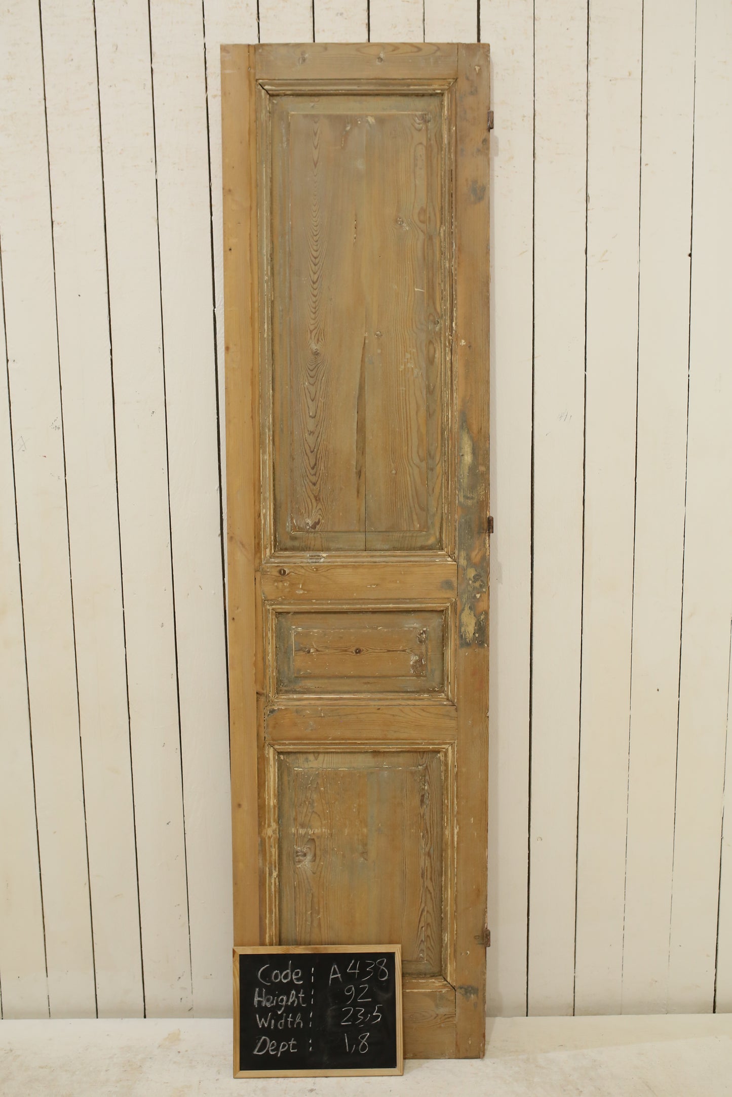 VINTAGE SINGLE DOOR A438