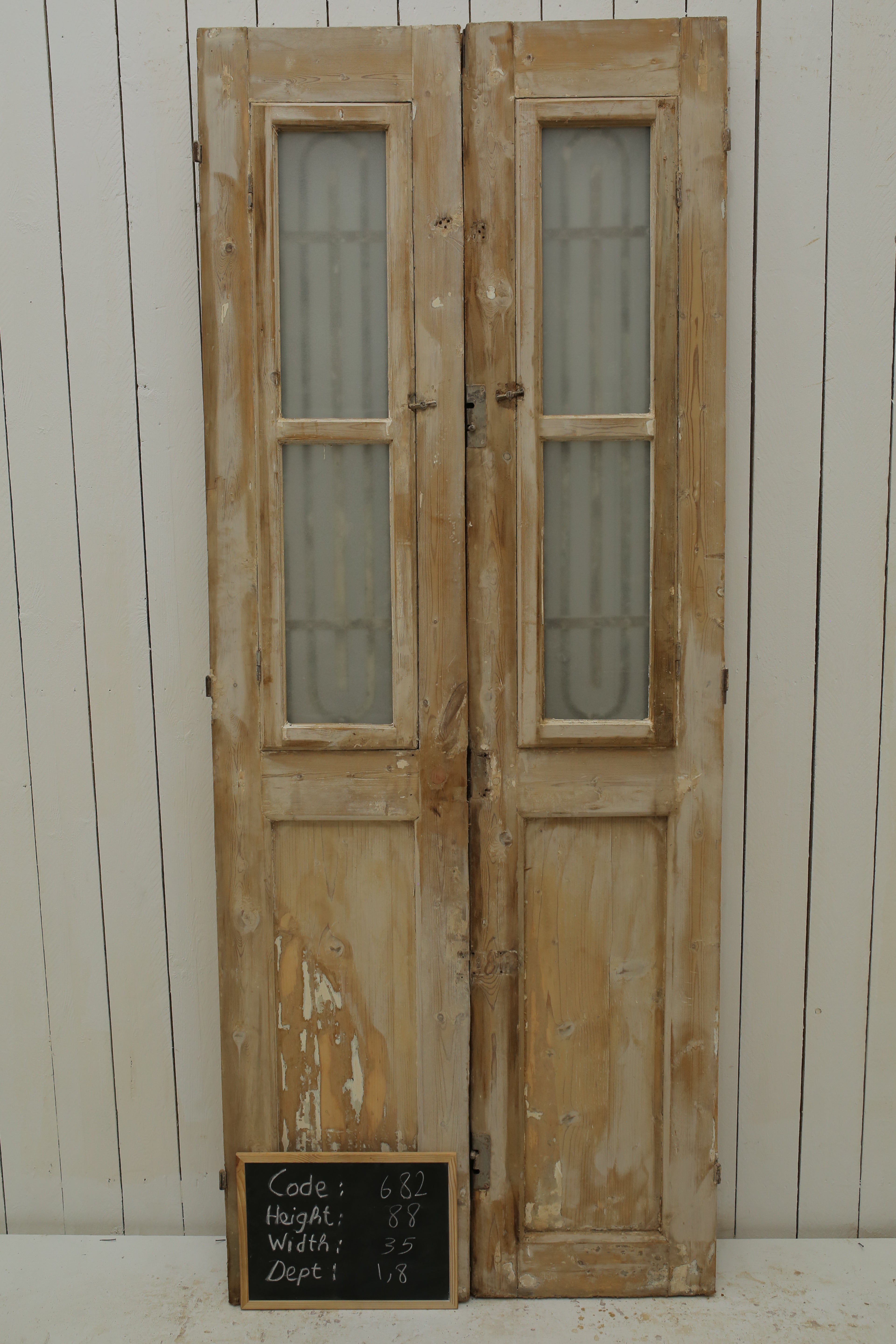 VINTAGE DBL FRENCH METAL DOOR A682