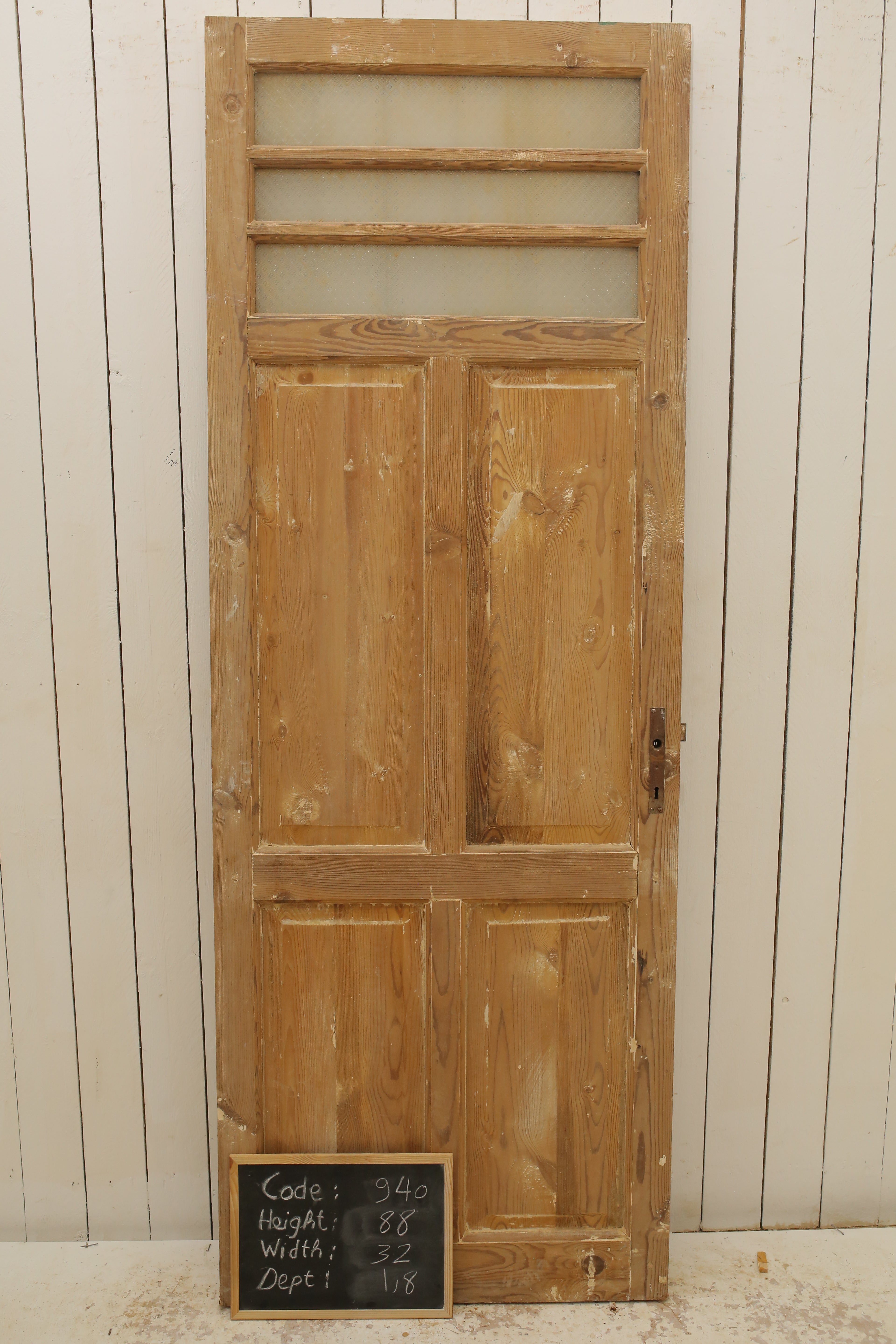 VINTAGE SINGLE GLASS DOOR 940