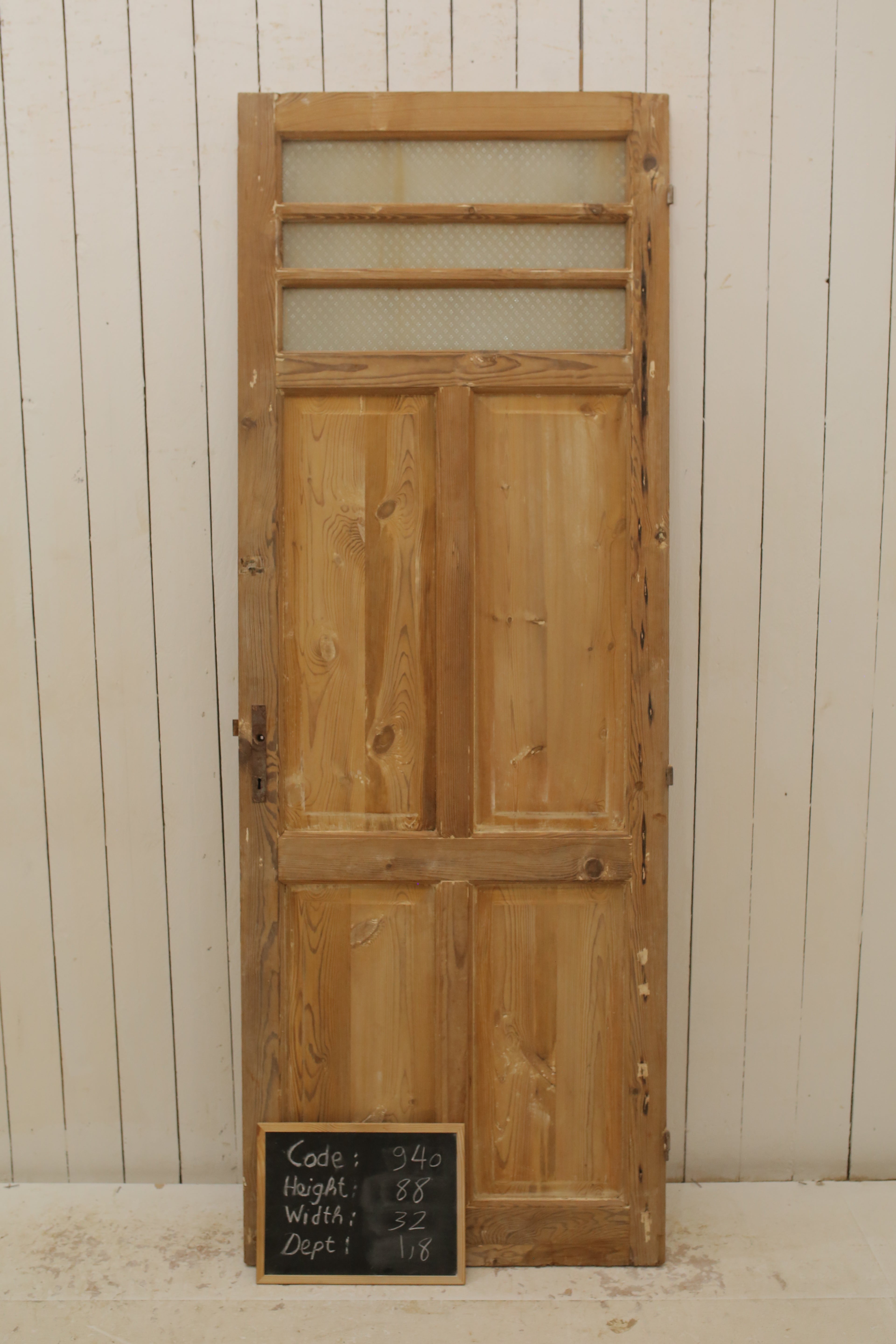 VINTAGE SINGLE GLASS DOOR 940