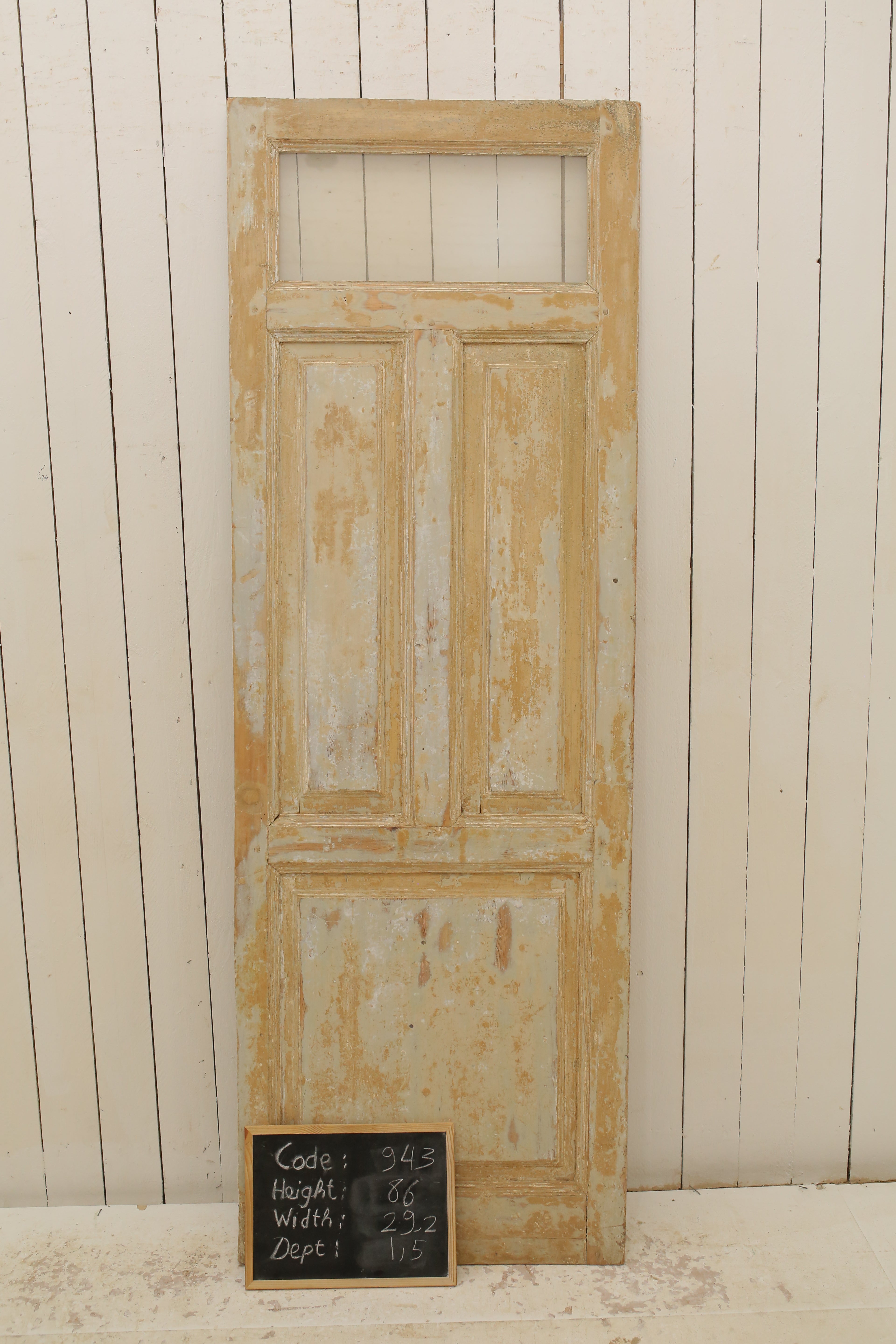 VINTAGE SINGLE GLASS DOOR 943