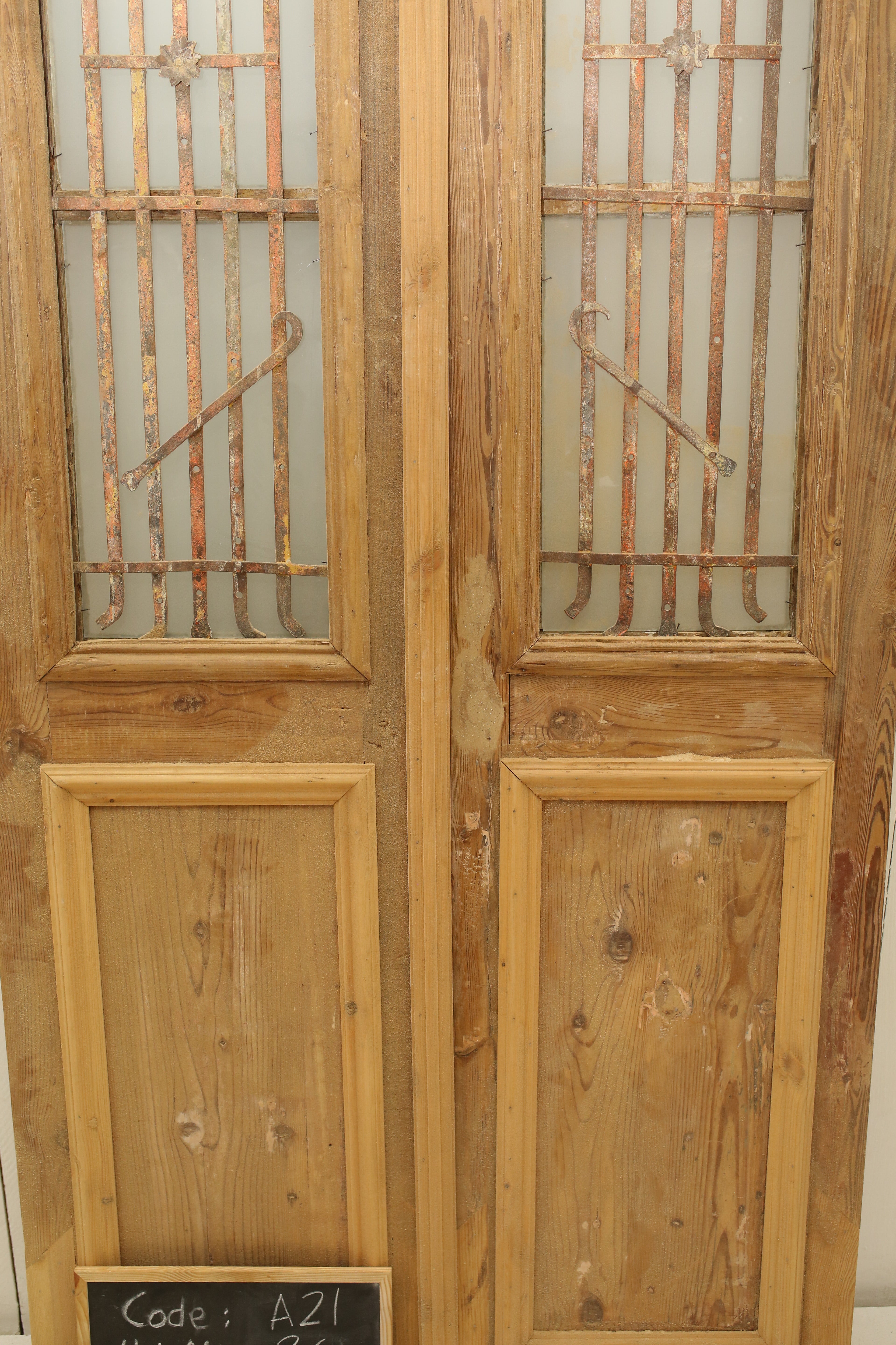 VINTAGE DBL FRENCH METAL DOOR A21