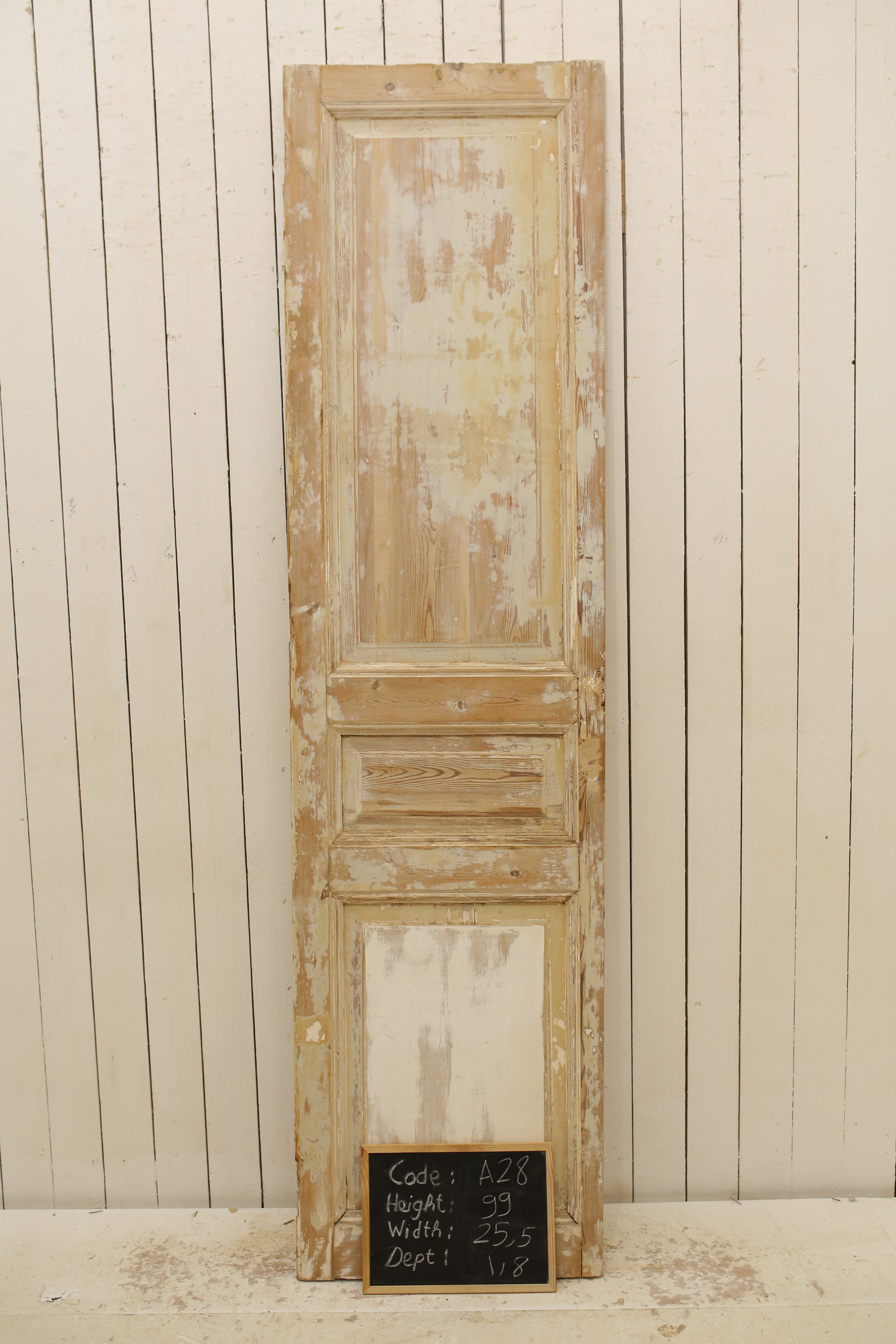 VINTAGE SINGLE DOOR A28