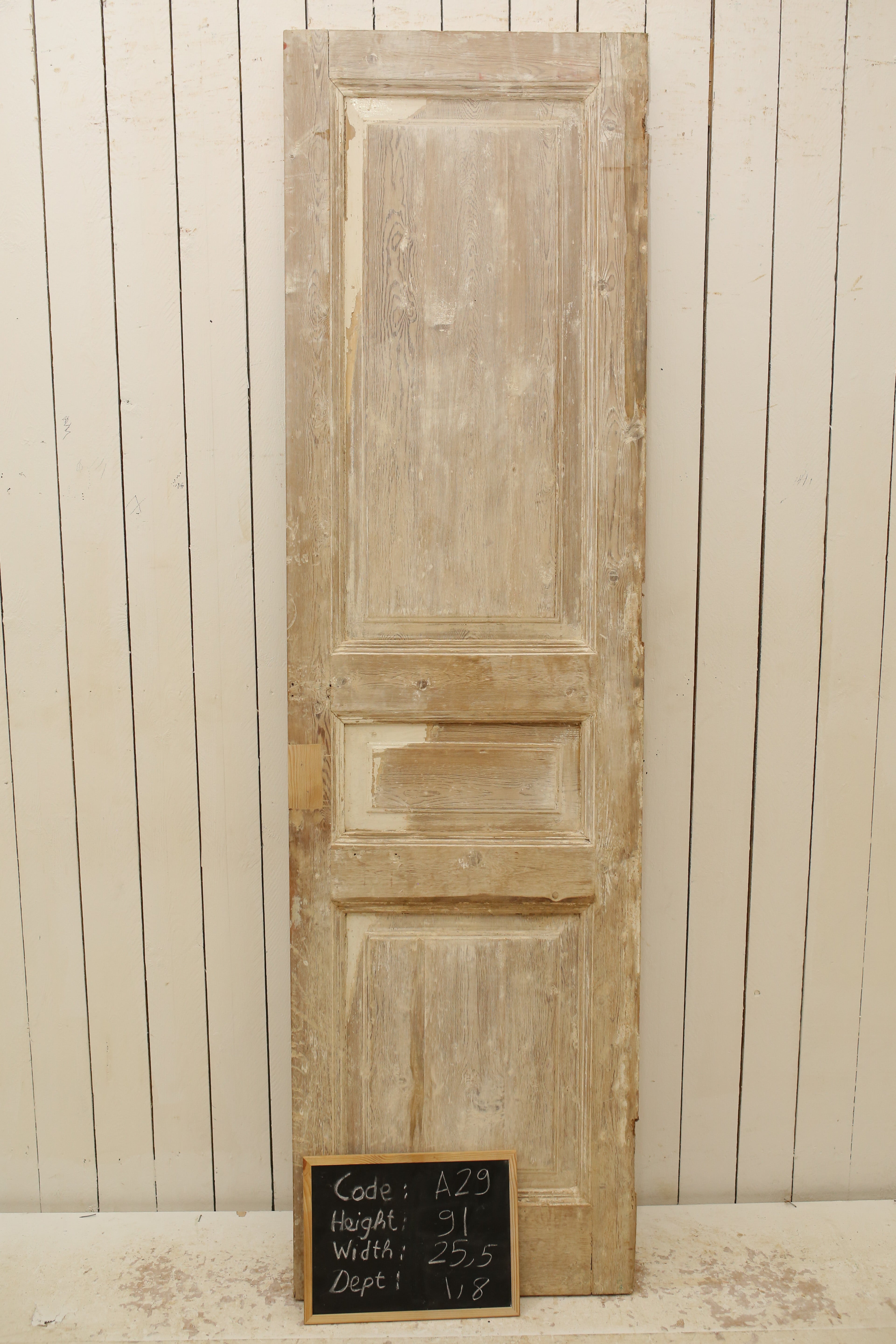 VINTAGE SINGLE DOOR A29