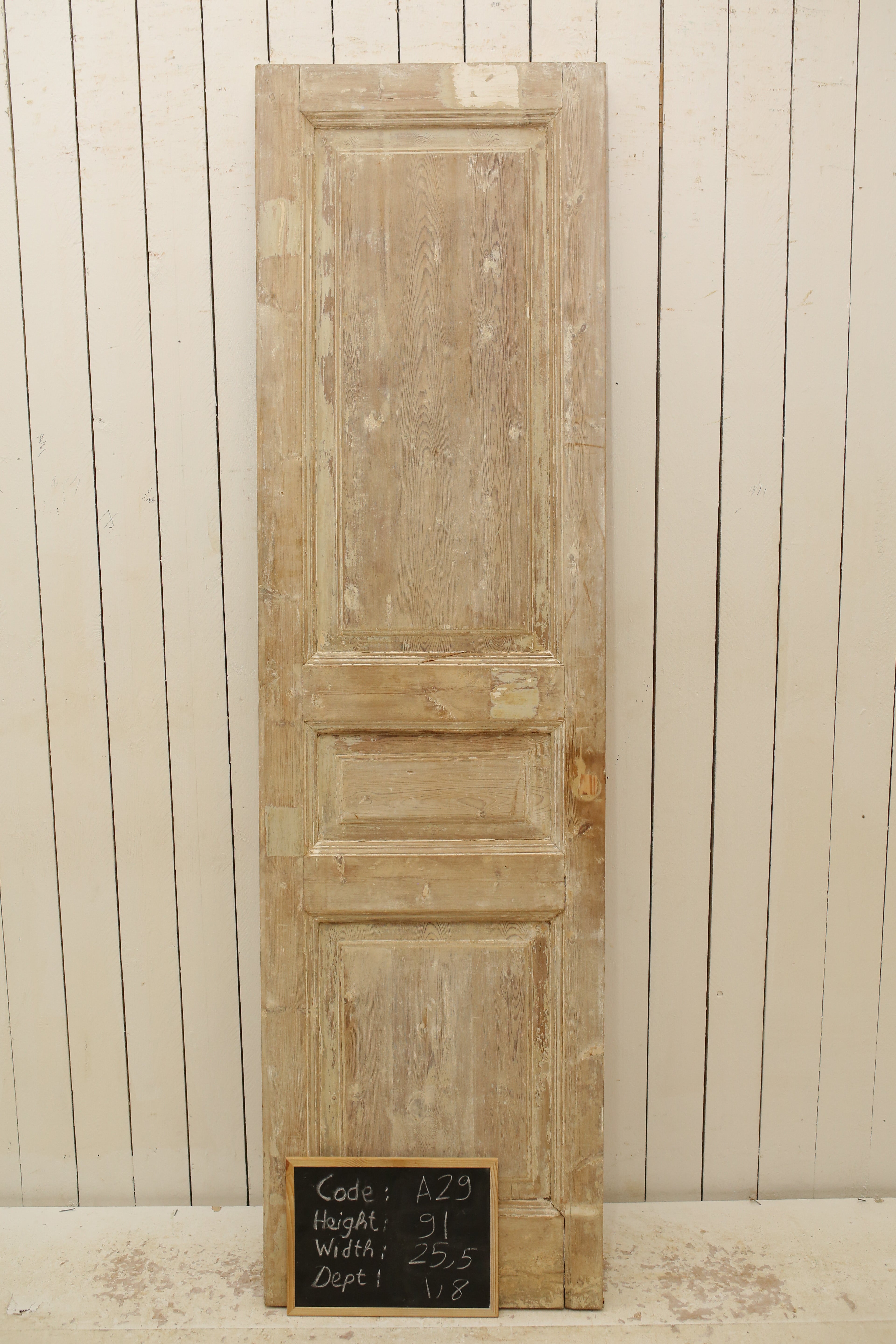 VINTAGE SINGLE DOOR A29