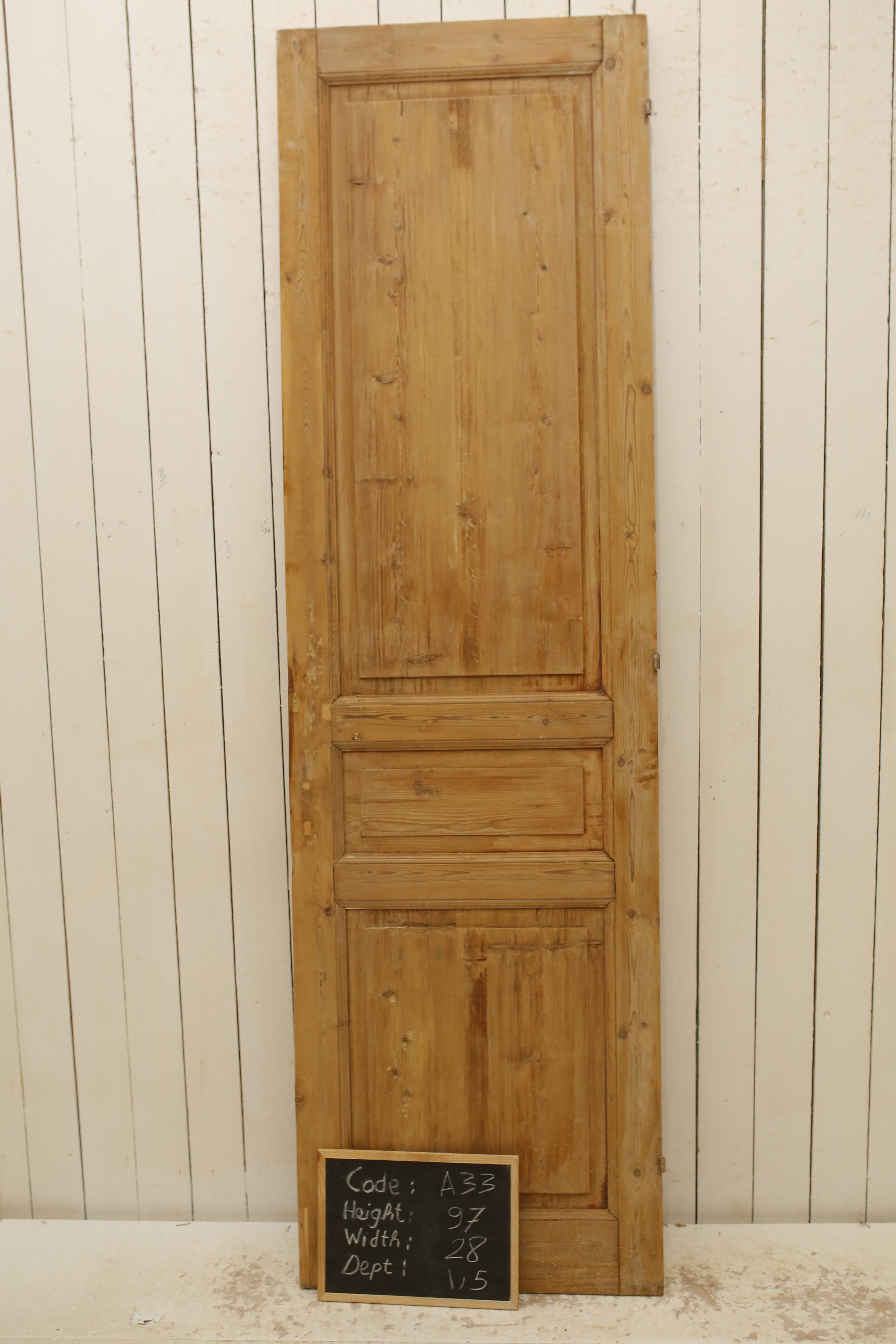 VINTAGE SINGLE DOOR A33
