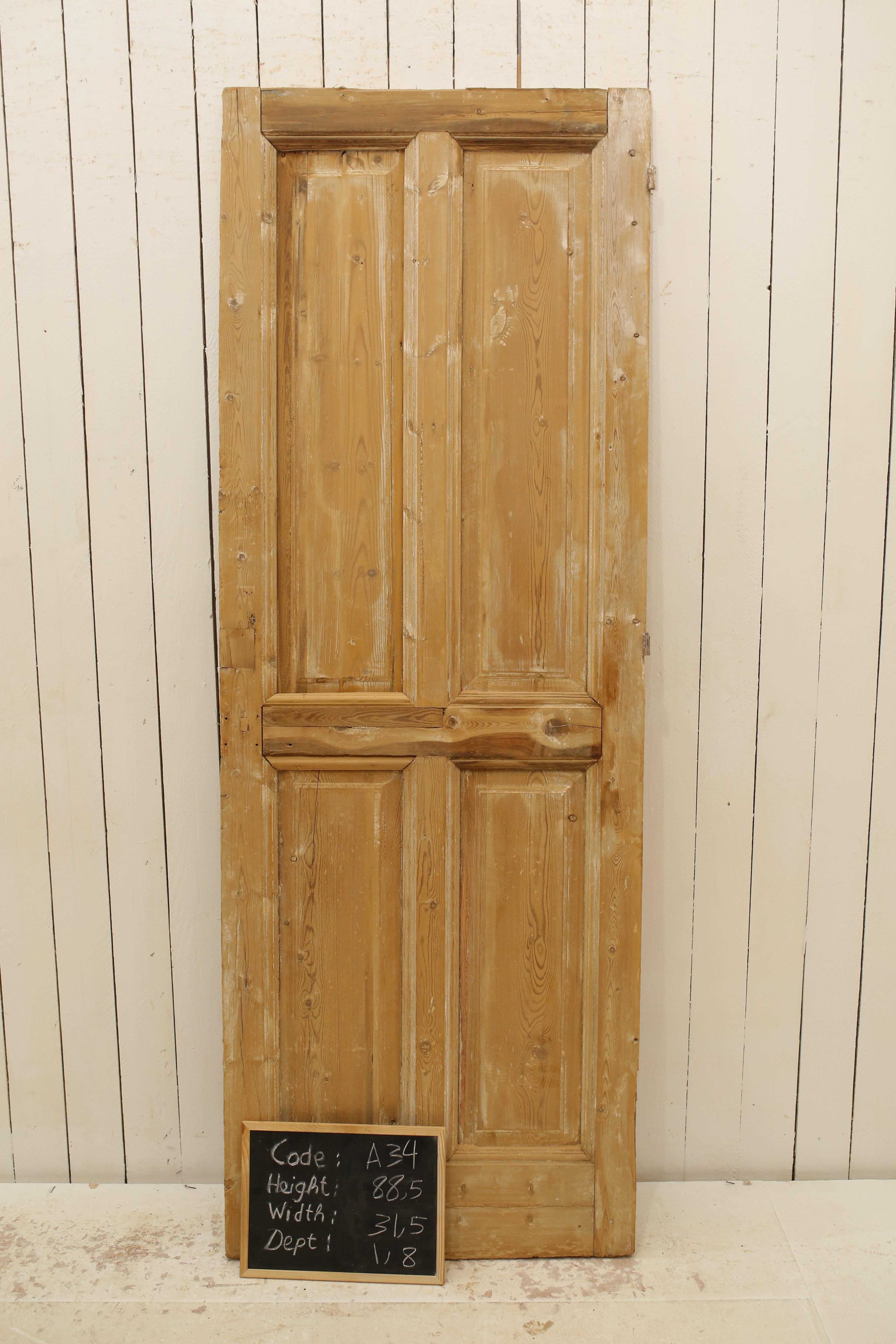 VINTAGE SINGLE DOOR A34