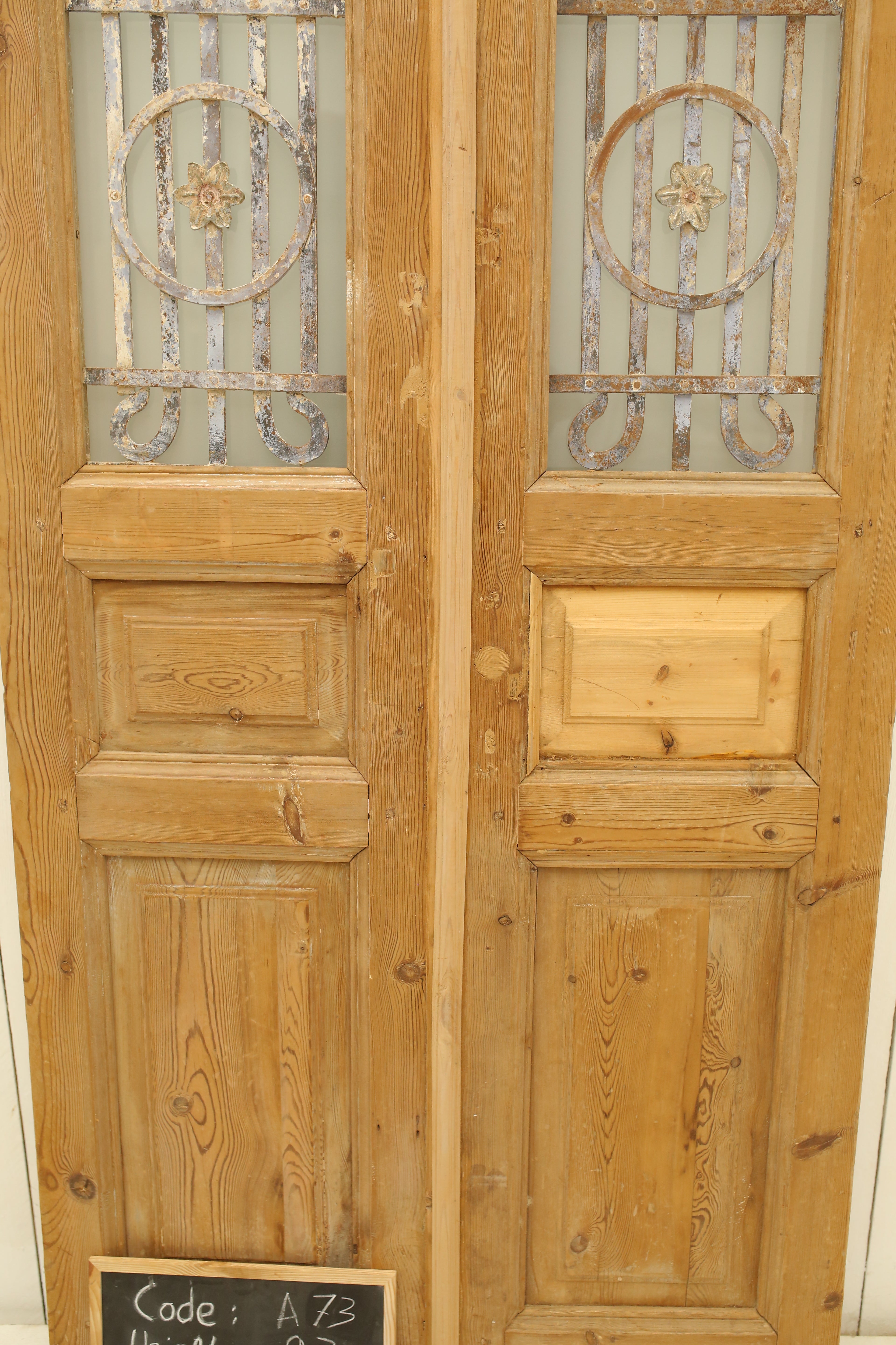VINTAGE DBL FRENCH METAL DOOR A73