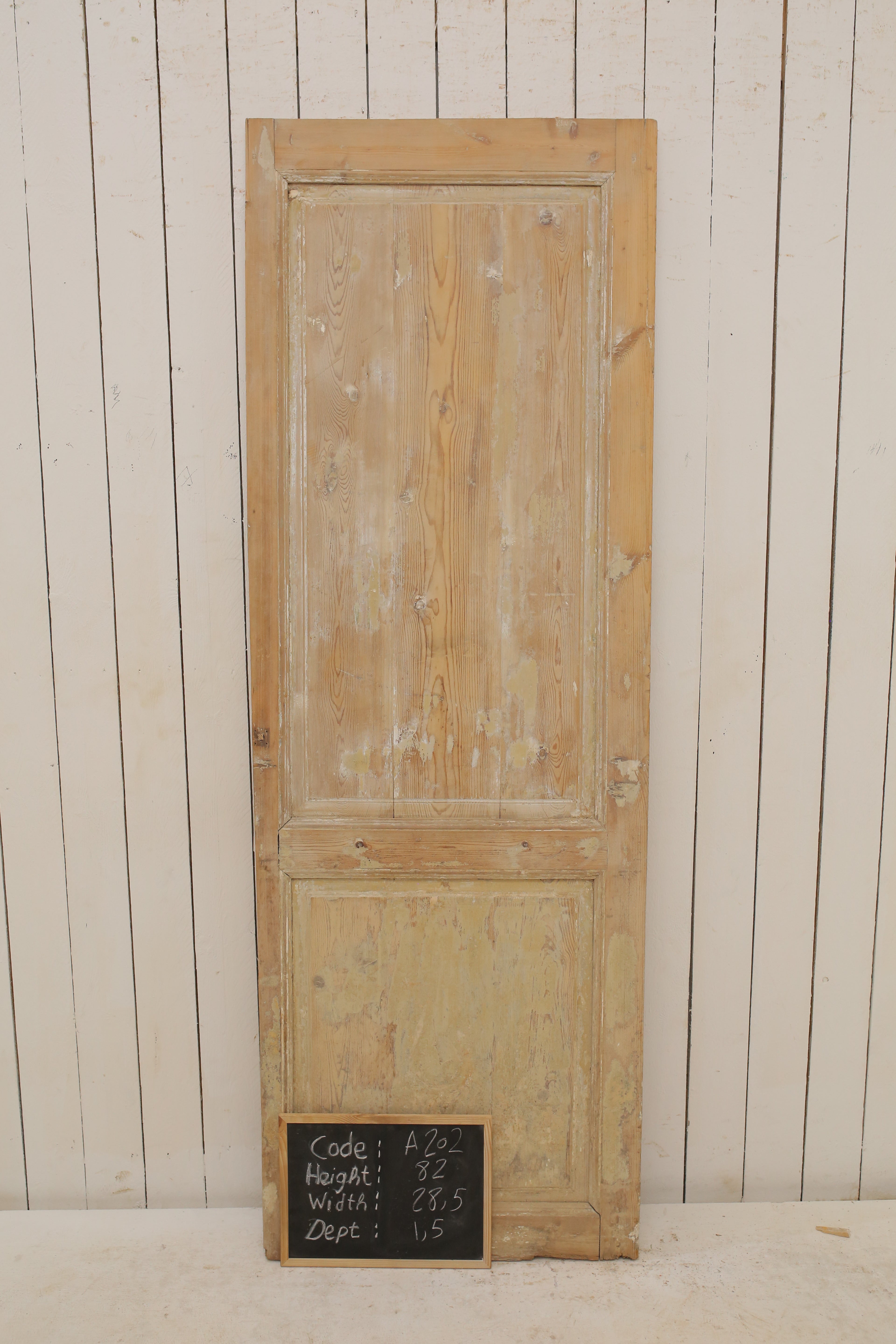 VINTAGE SINGLE DOOR A202