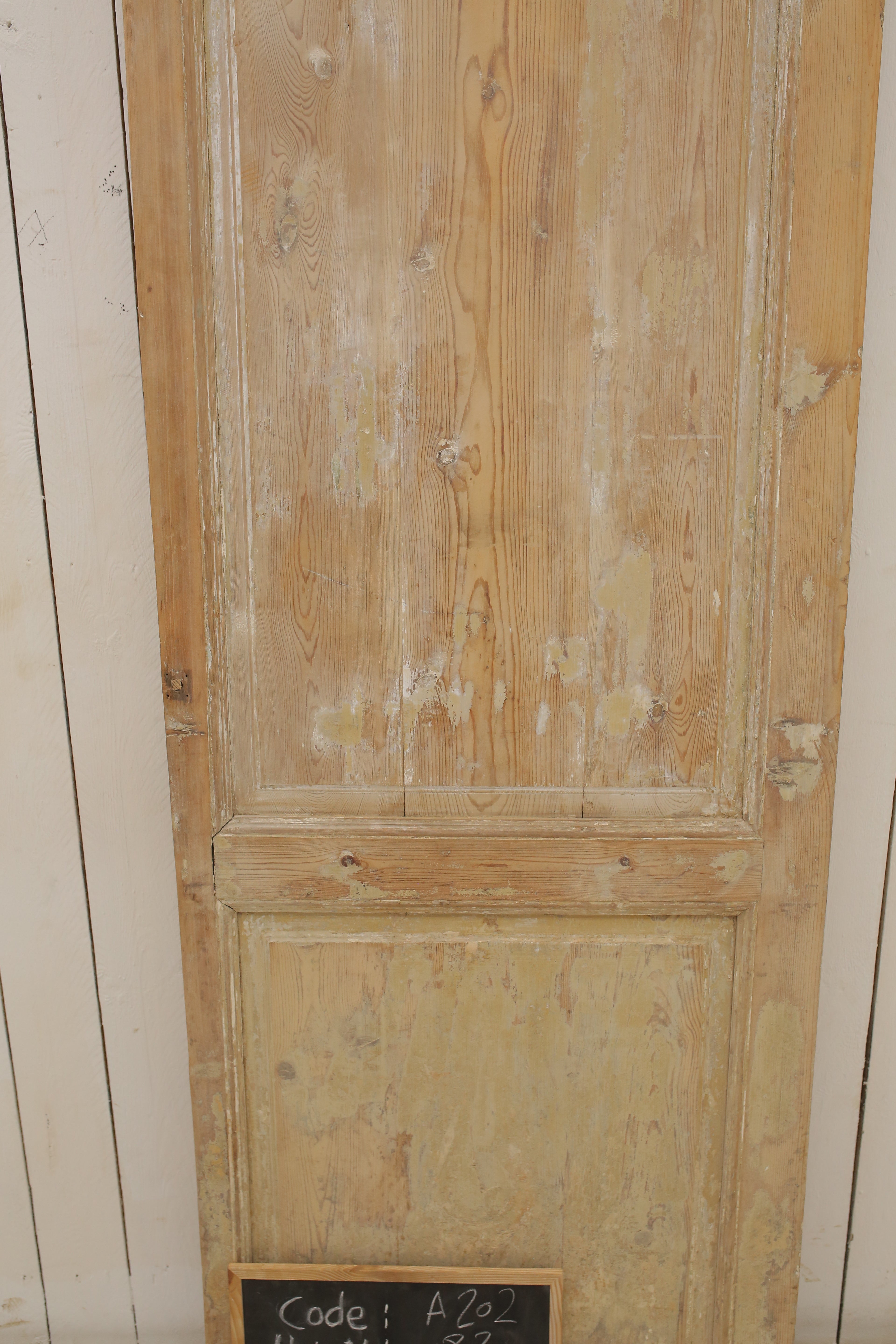VINTAGE SINGLE DOOR A202