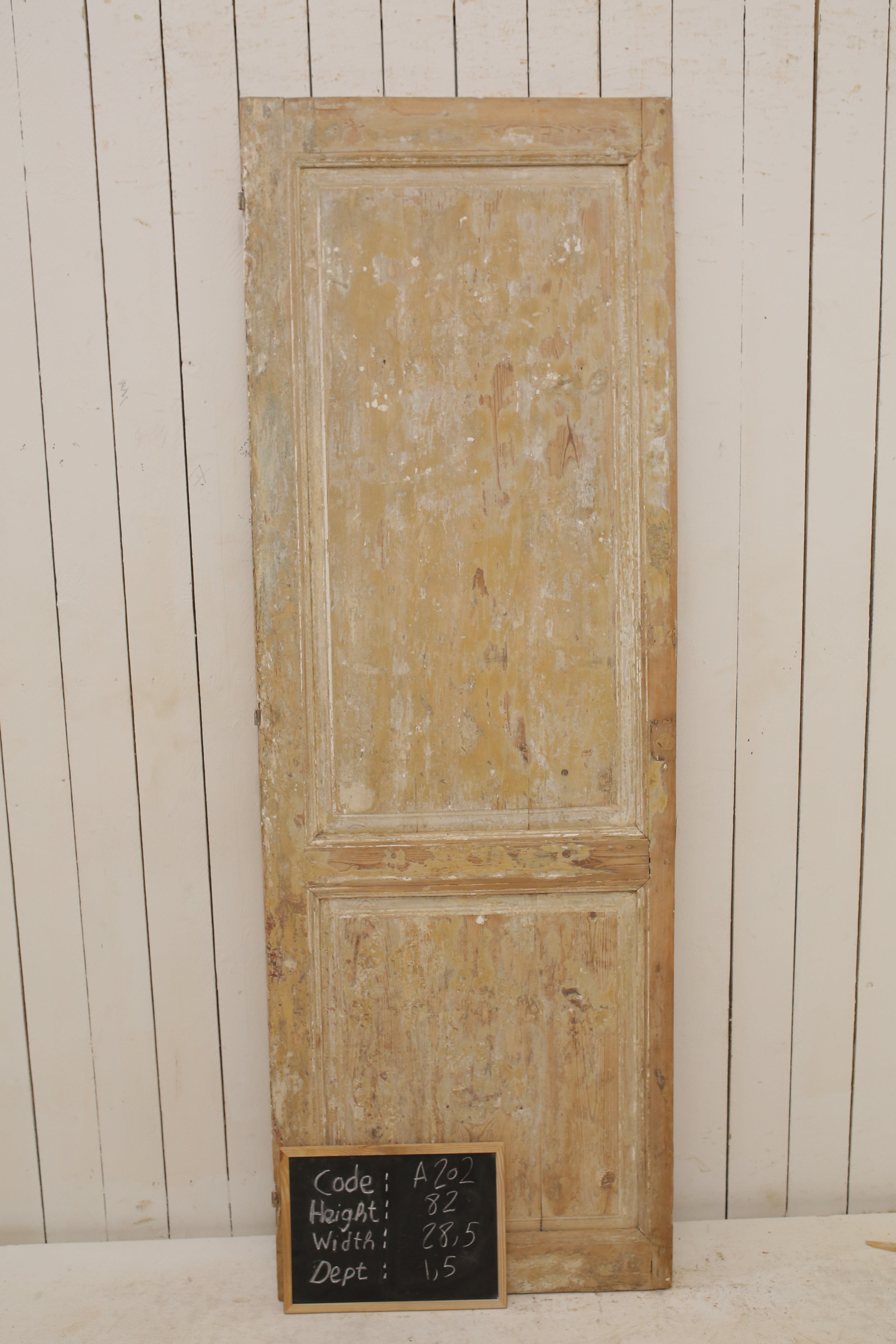VINTAGE SINGLE DOOR A202