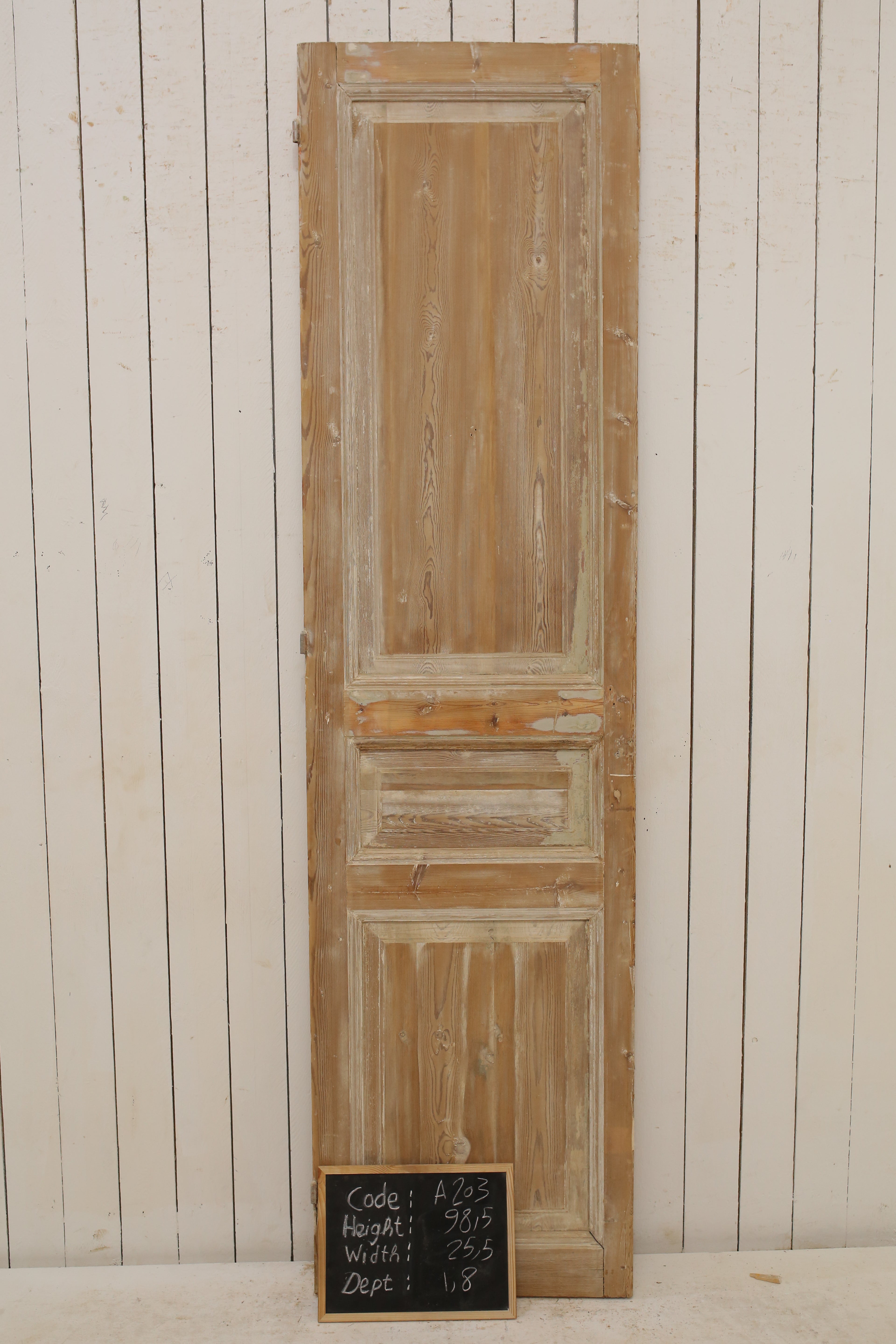 VINTAGE SINGLE DOOR A203