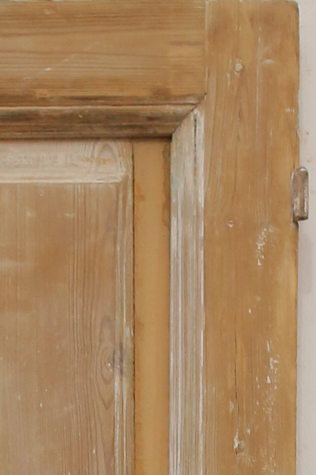 VINTAGE SINGLE DOOR A204