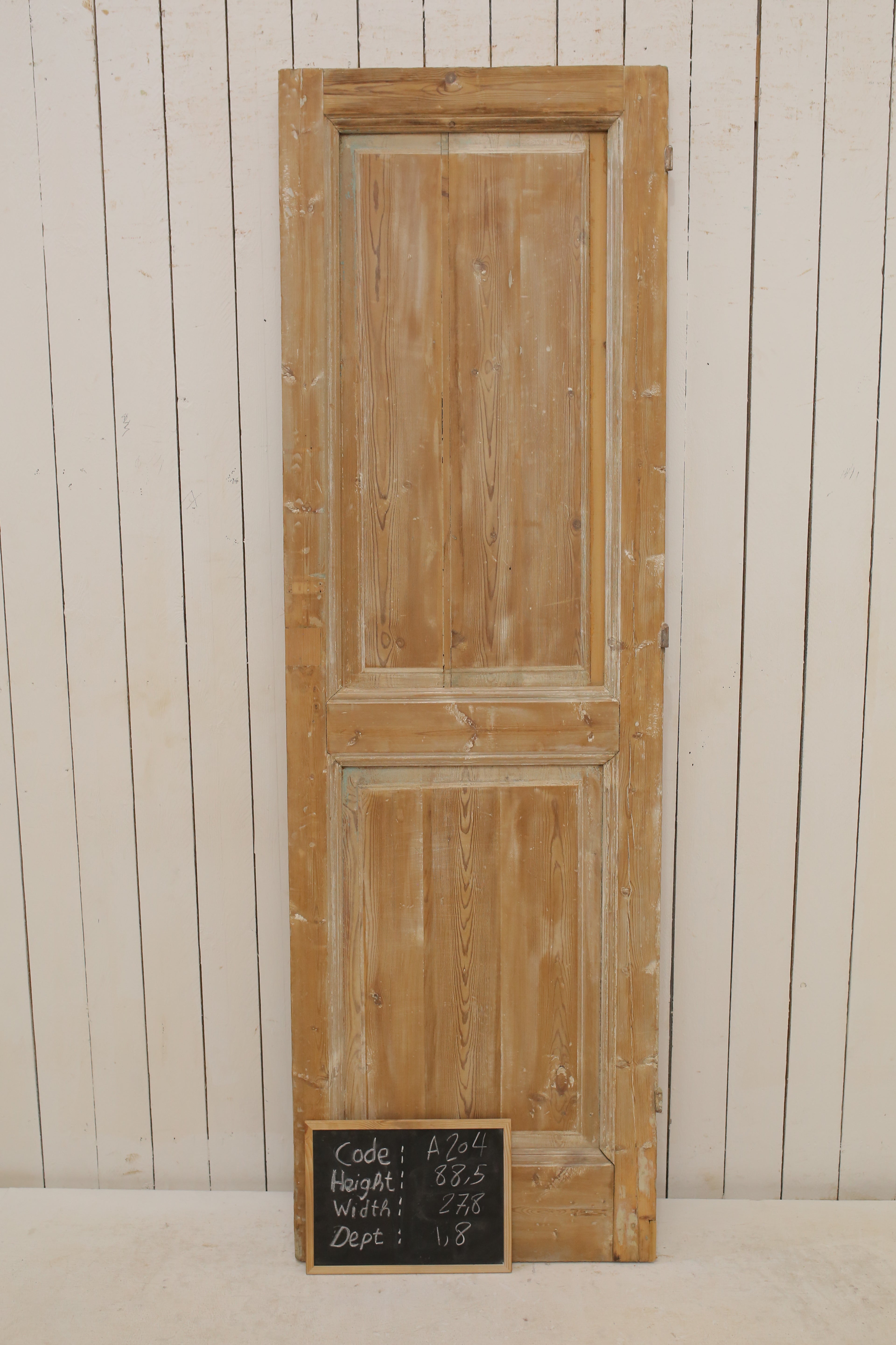 VINTAGE SINGLE DOOR A204