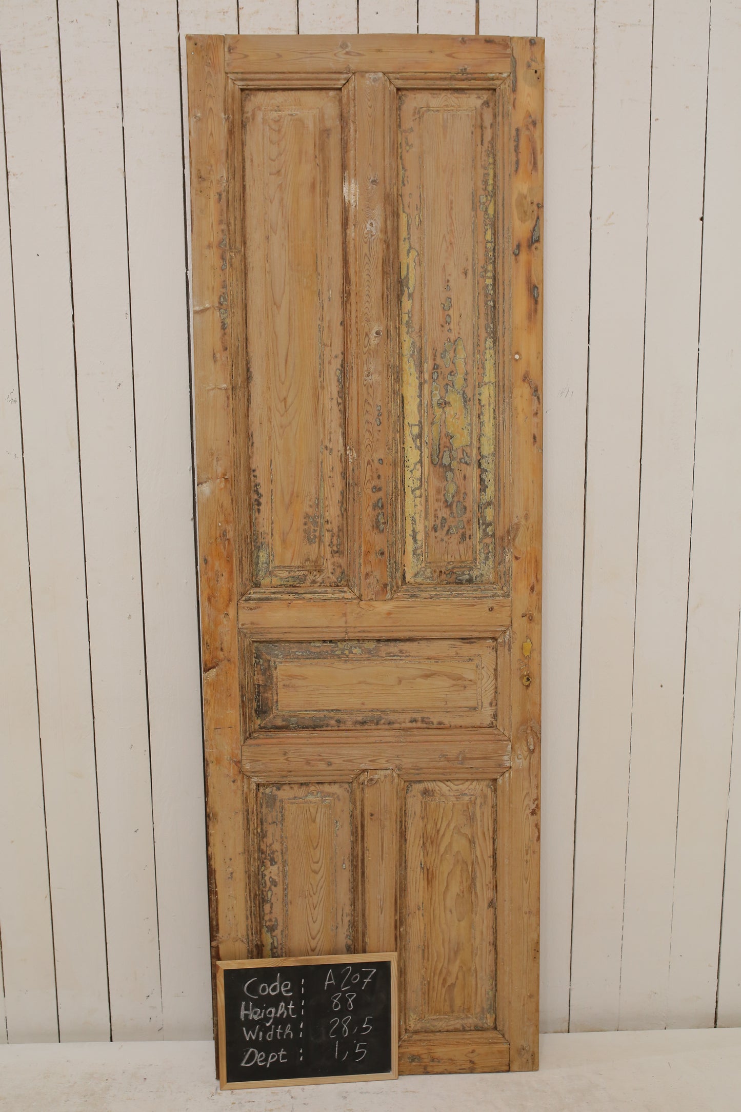 VINTAGE SINGLE DOOR A207