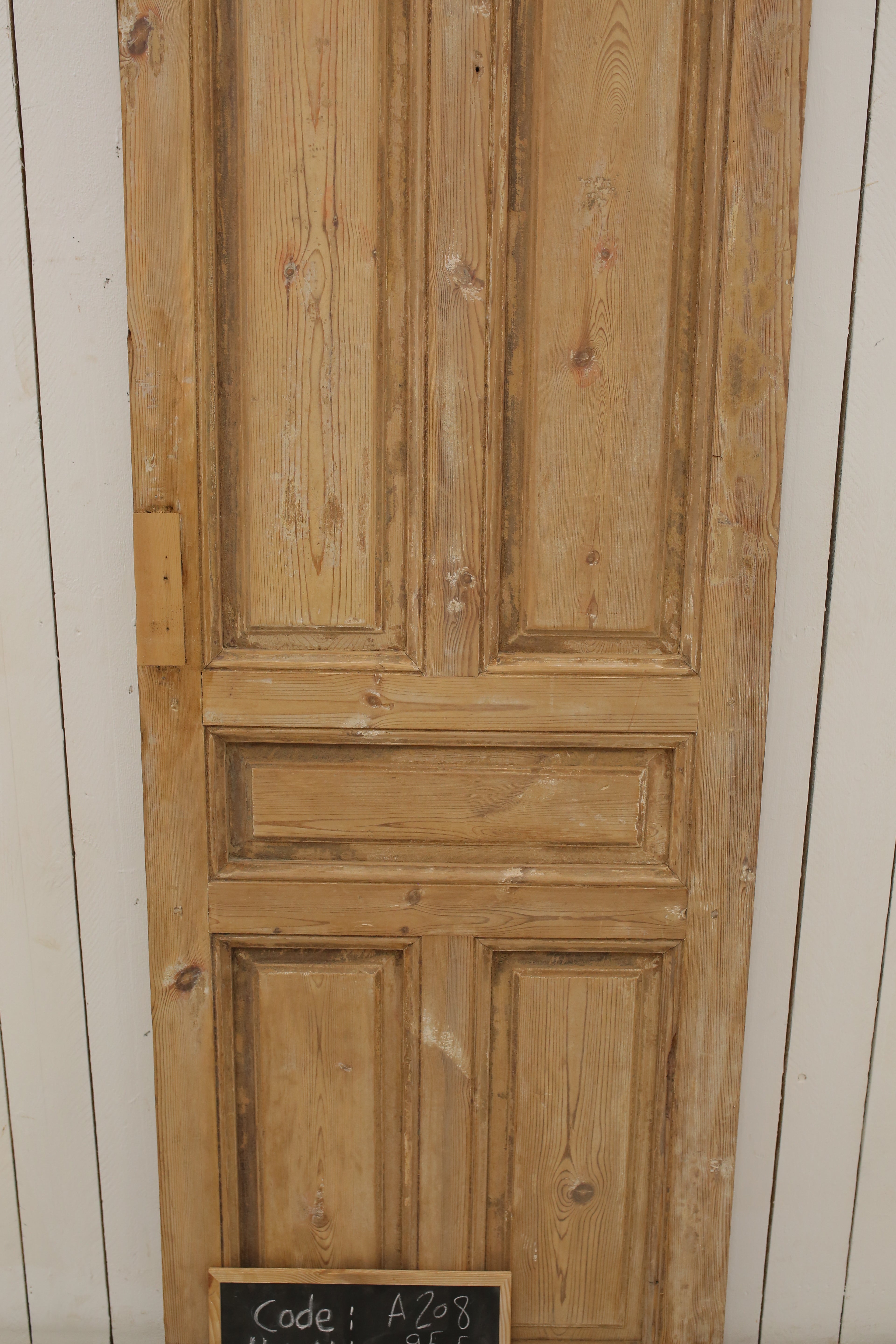 VINTAGE SINGLE DOOR A208