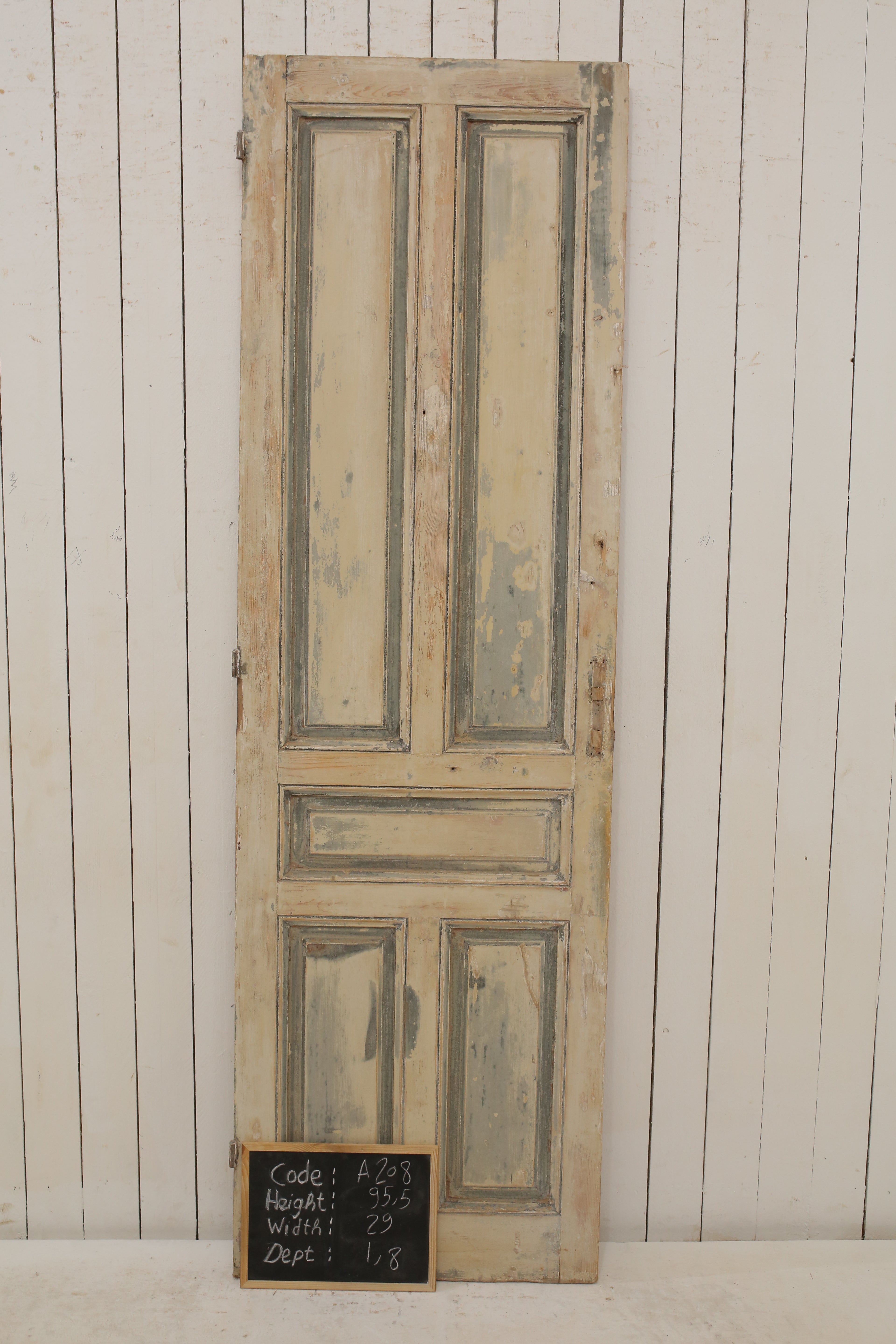 VINTAGE SINGLE DOOR A208