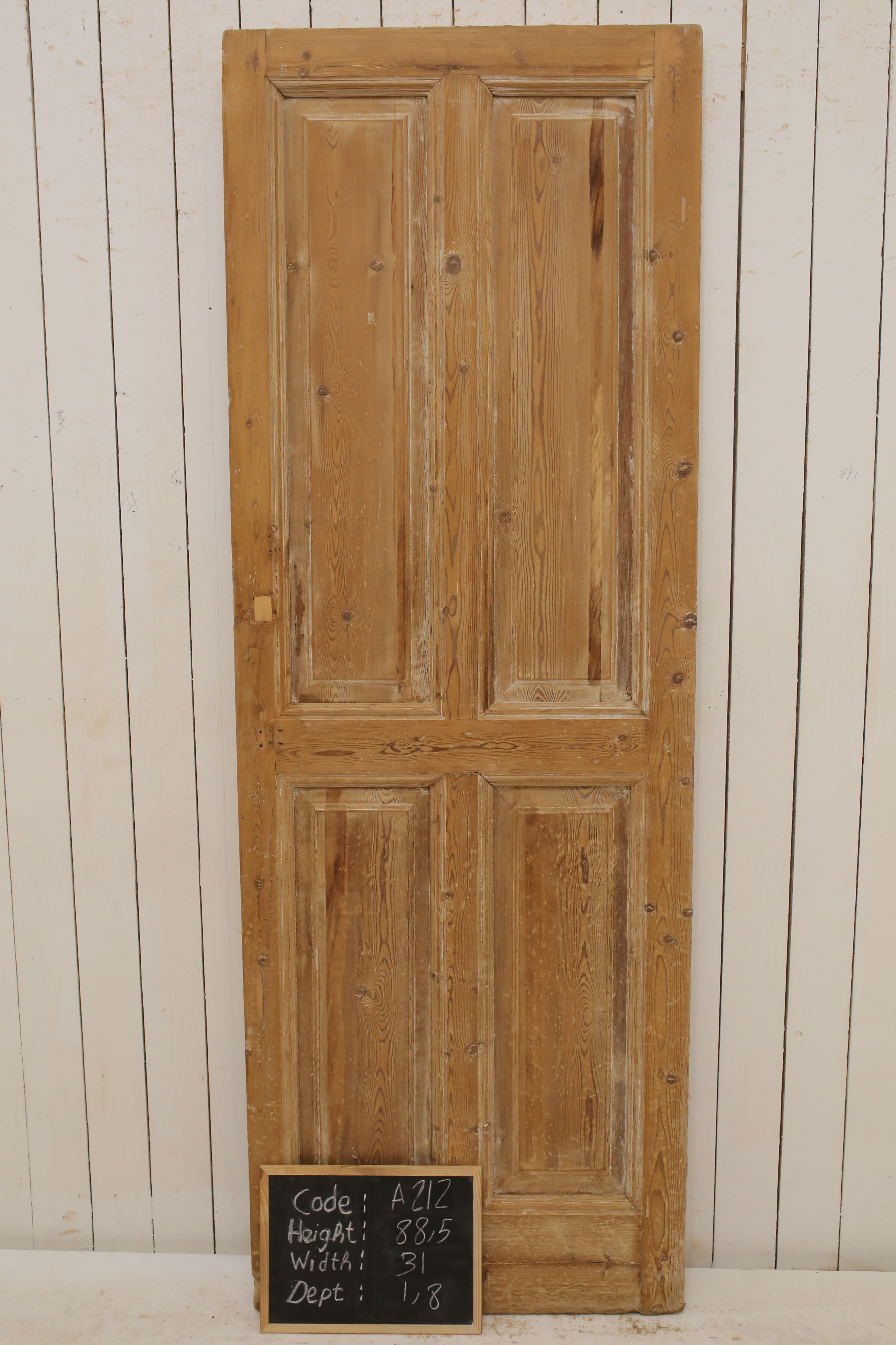 VINTAGE SINGLE DOOR A212