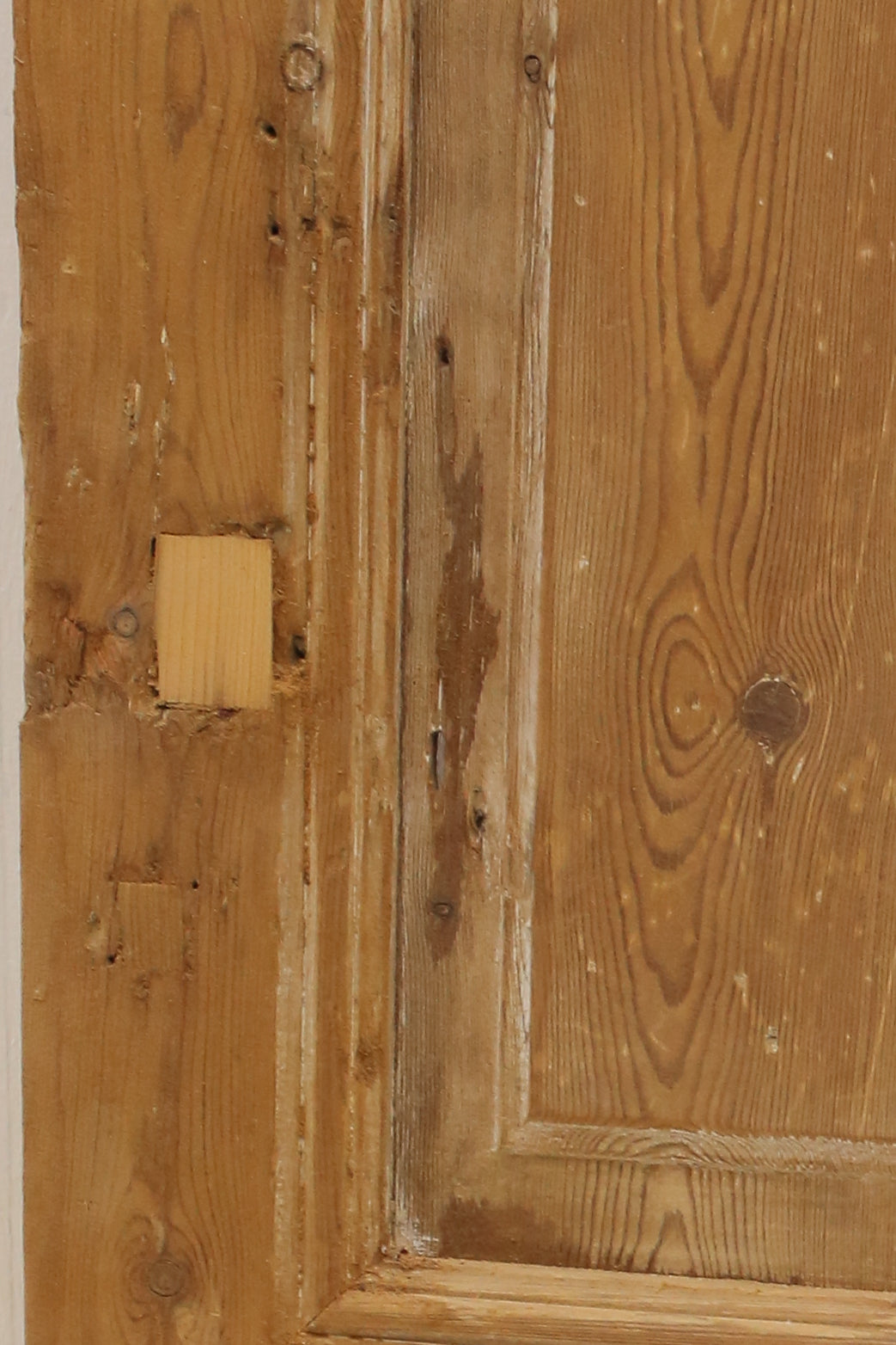 VINTAGE SINGLE DOOR A212