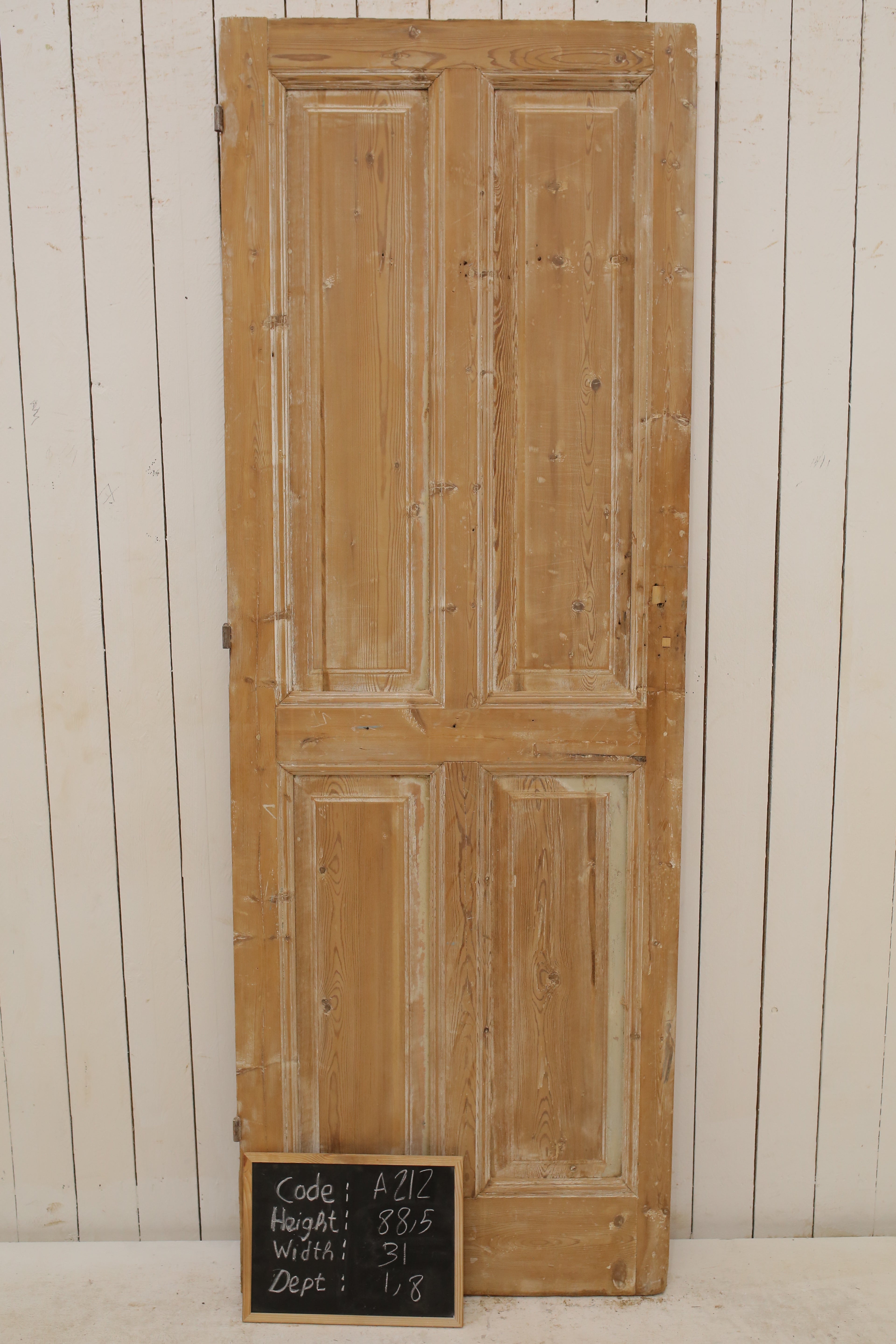 VINTAGE SINGLE DOOR A212