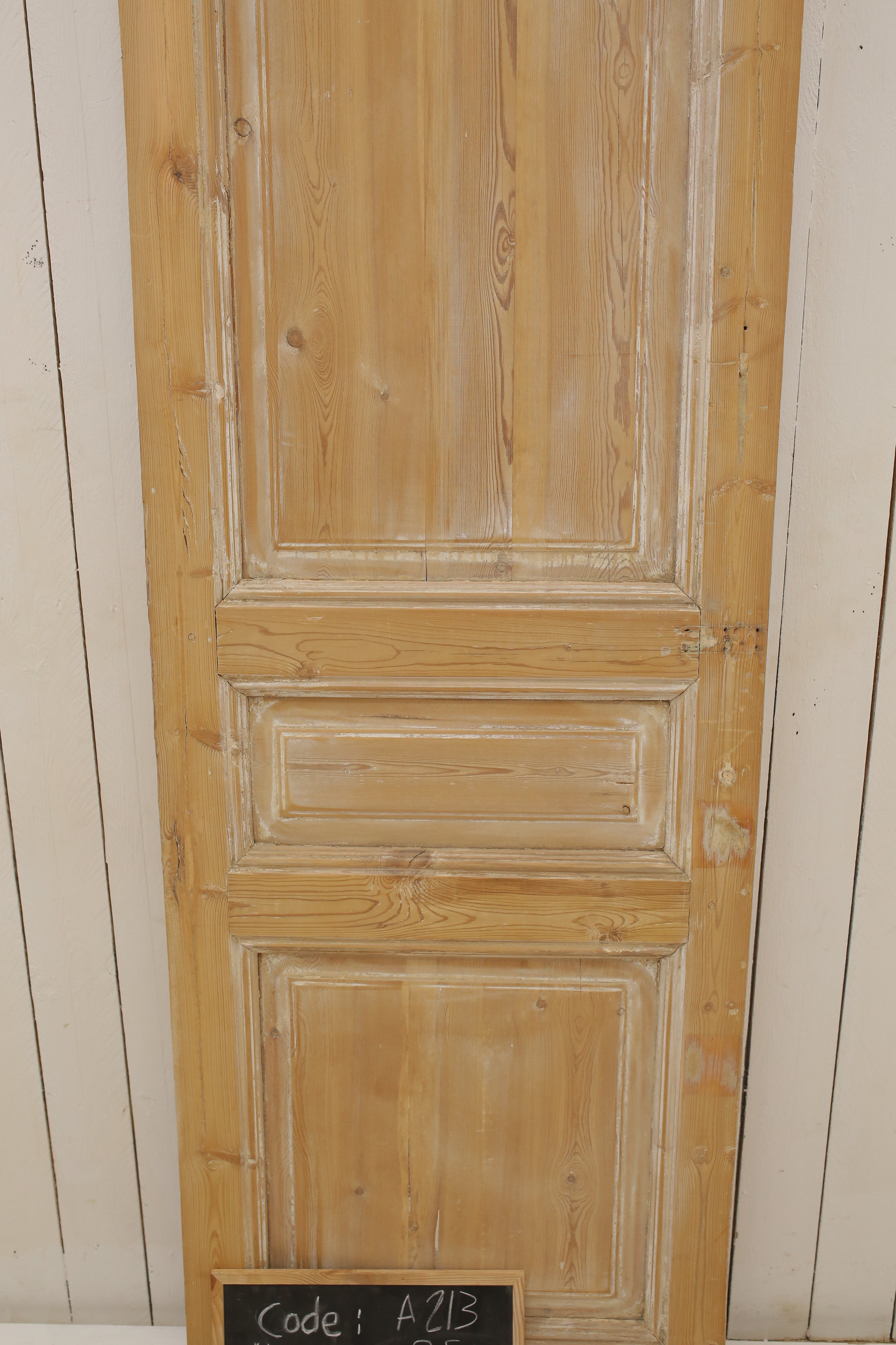 VINTAGE SINGLE DOOR A213