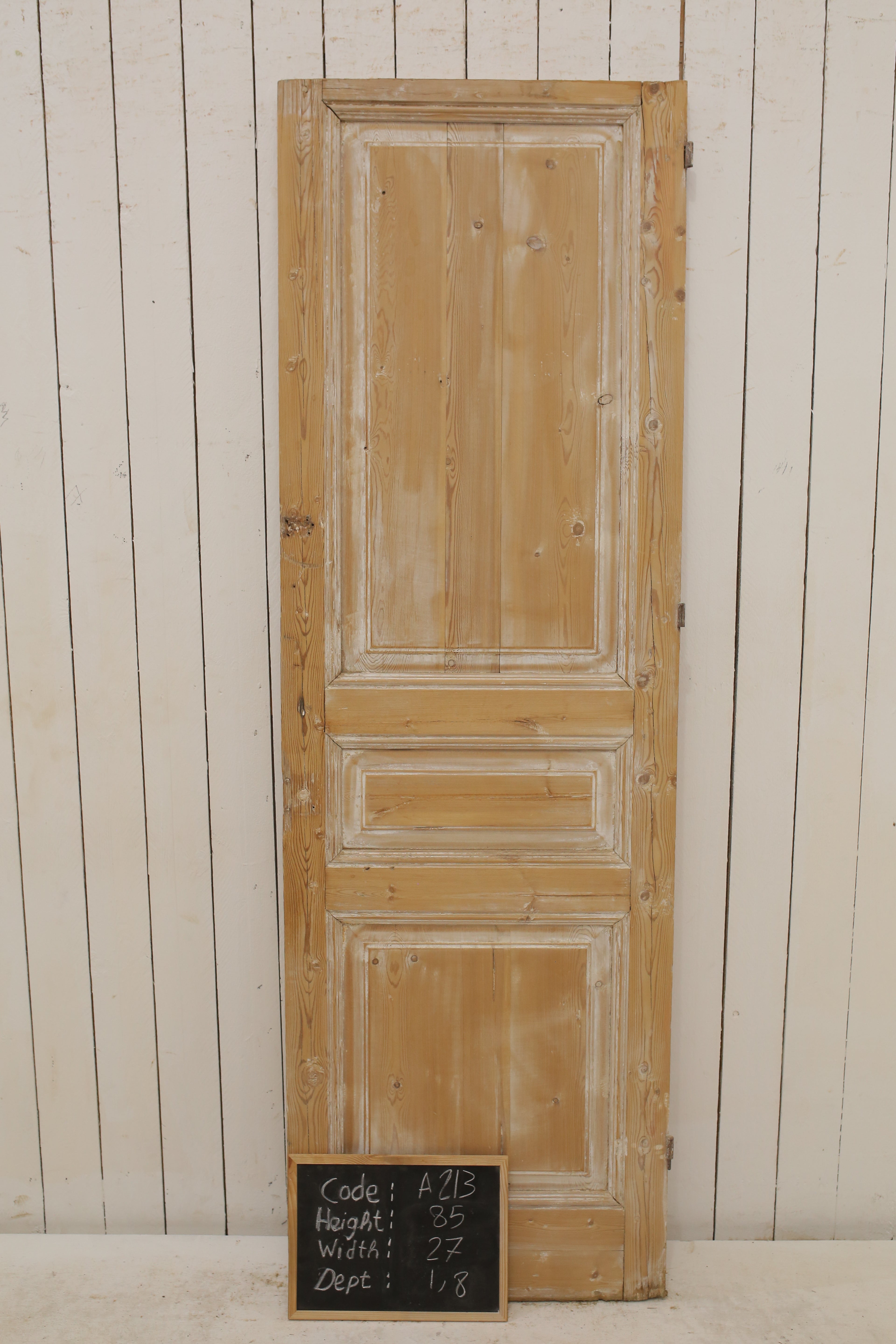 VINTAGE SINGLE DOOR A213